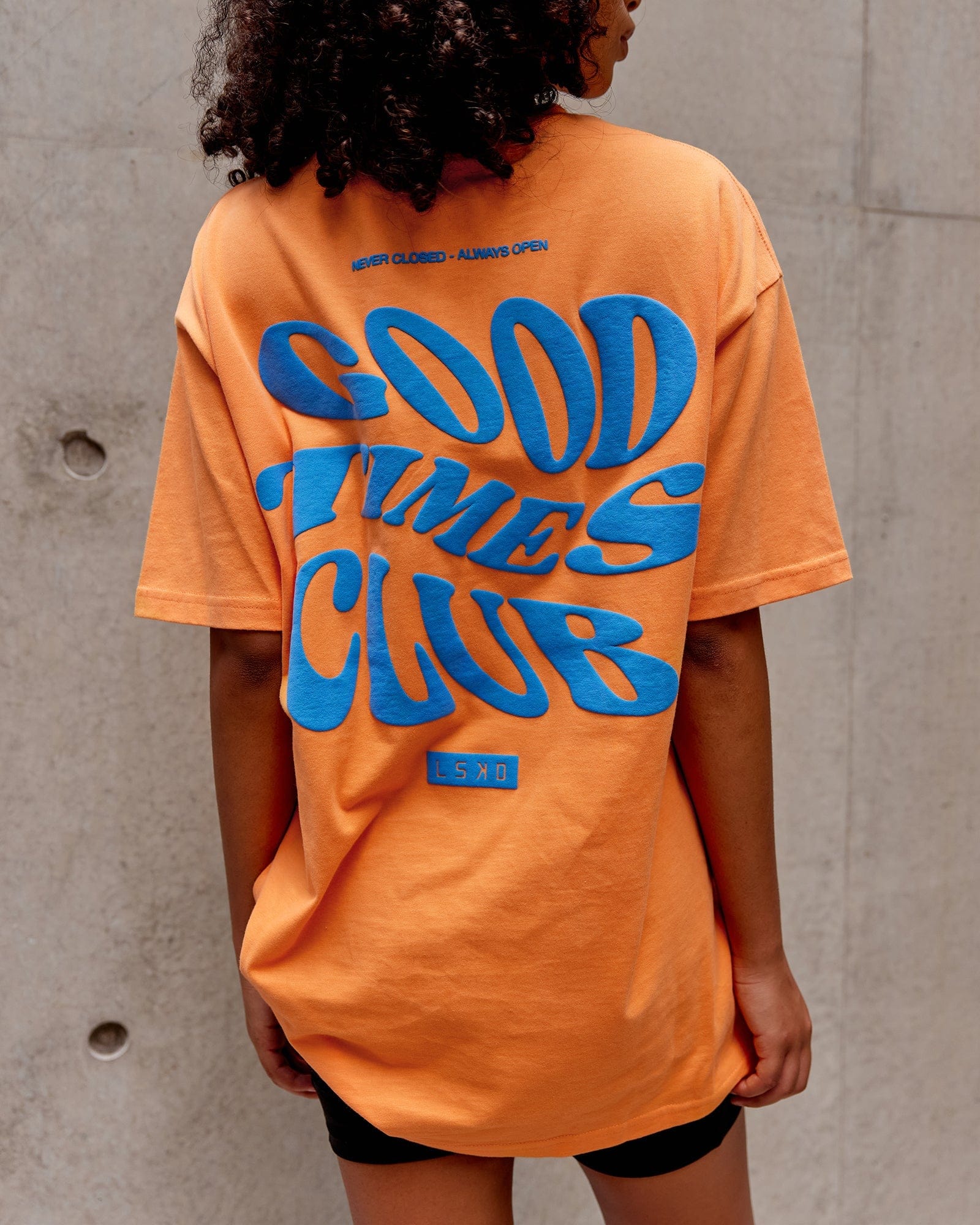 Model wearing Unisex Good Times Heavyweight Tee Oversize - Tangerine-Blue