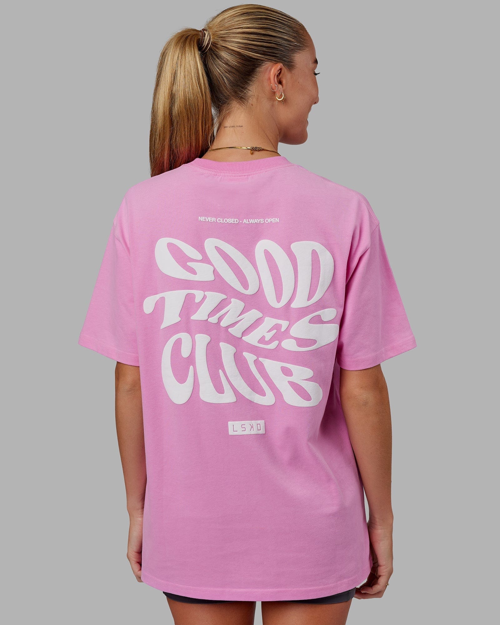Model wearing Unisex Good Times Heavyweight Tee Oversize - Spark Pink