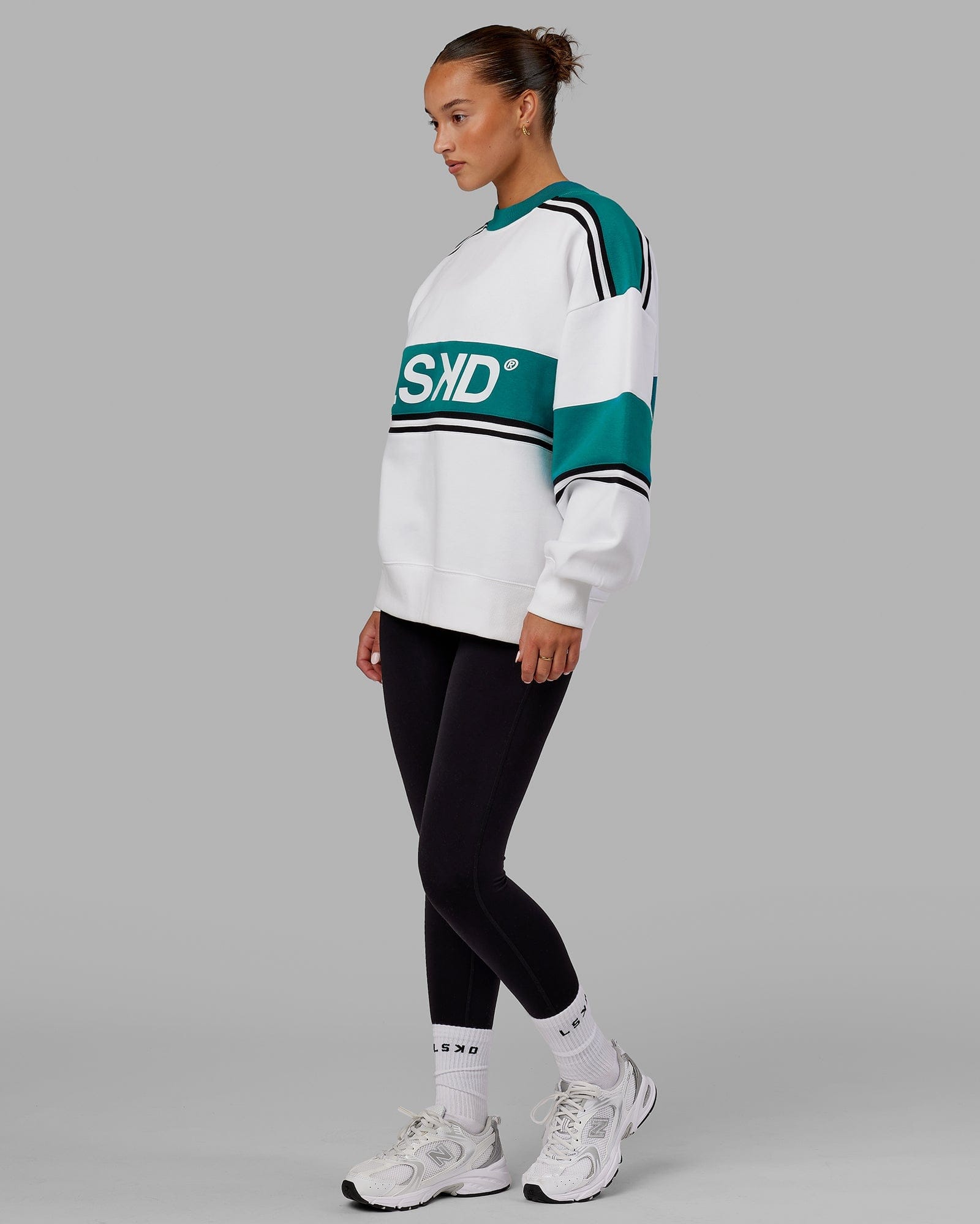 Model wearing A-Team Sweater Oversize - White-Deep Lake