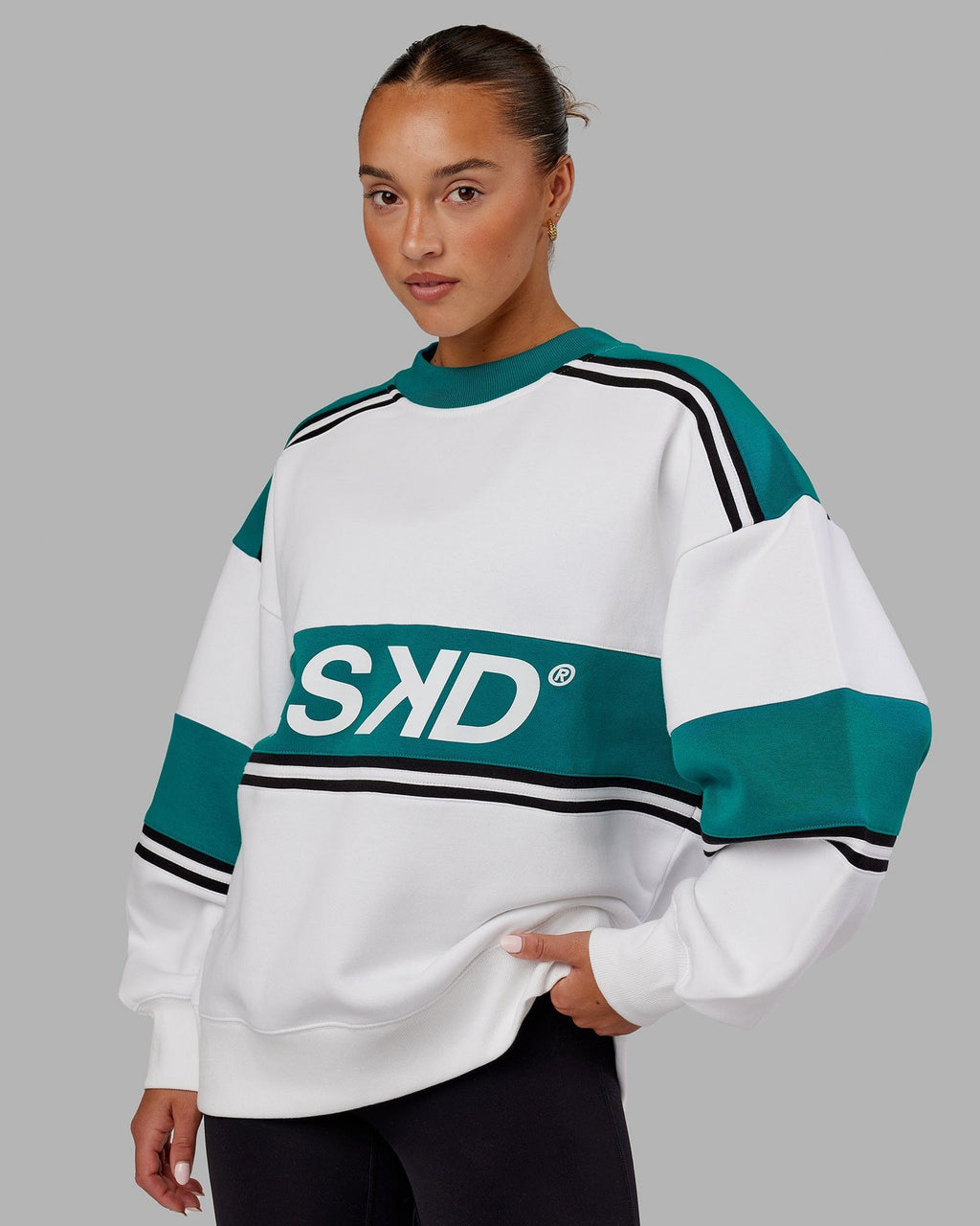 Model wearing A-Team Sweater Oversize - White-Deep Lake