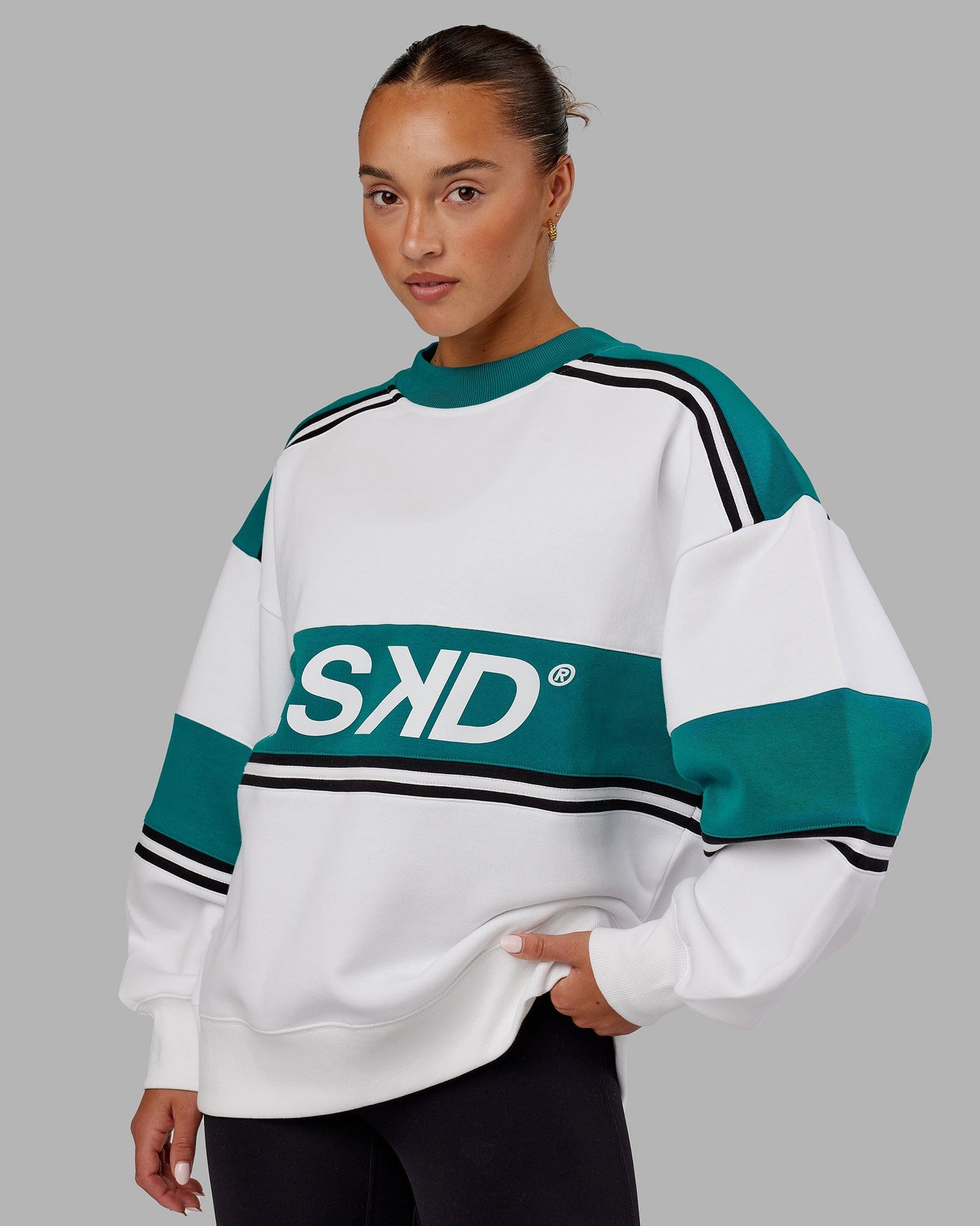 Model wearing A-Team Sweater Oversize - White-Deep Lake