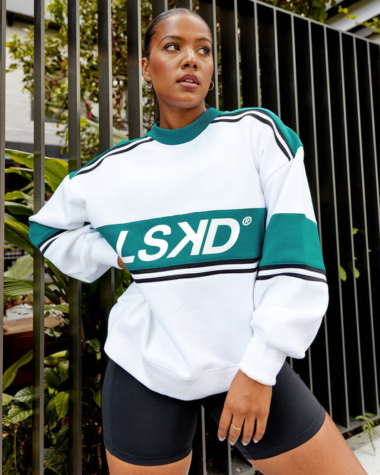 Model wearing A-Team Sweater Oversize - White-Deep Lake