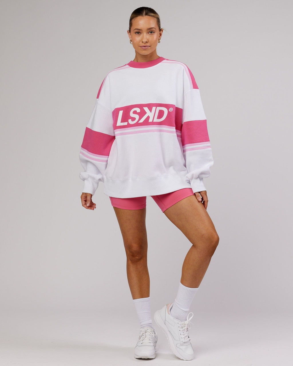 Model wearing A-Team Sweater Oversize - White-Flamingo