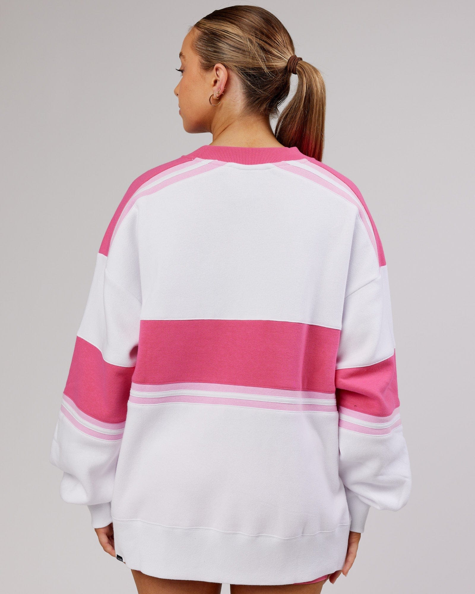 Model wearing A-Team Sweater Oversize - White-Flamingo