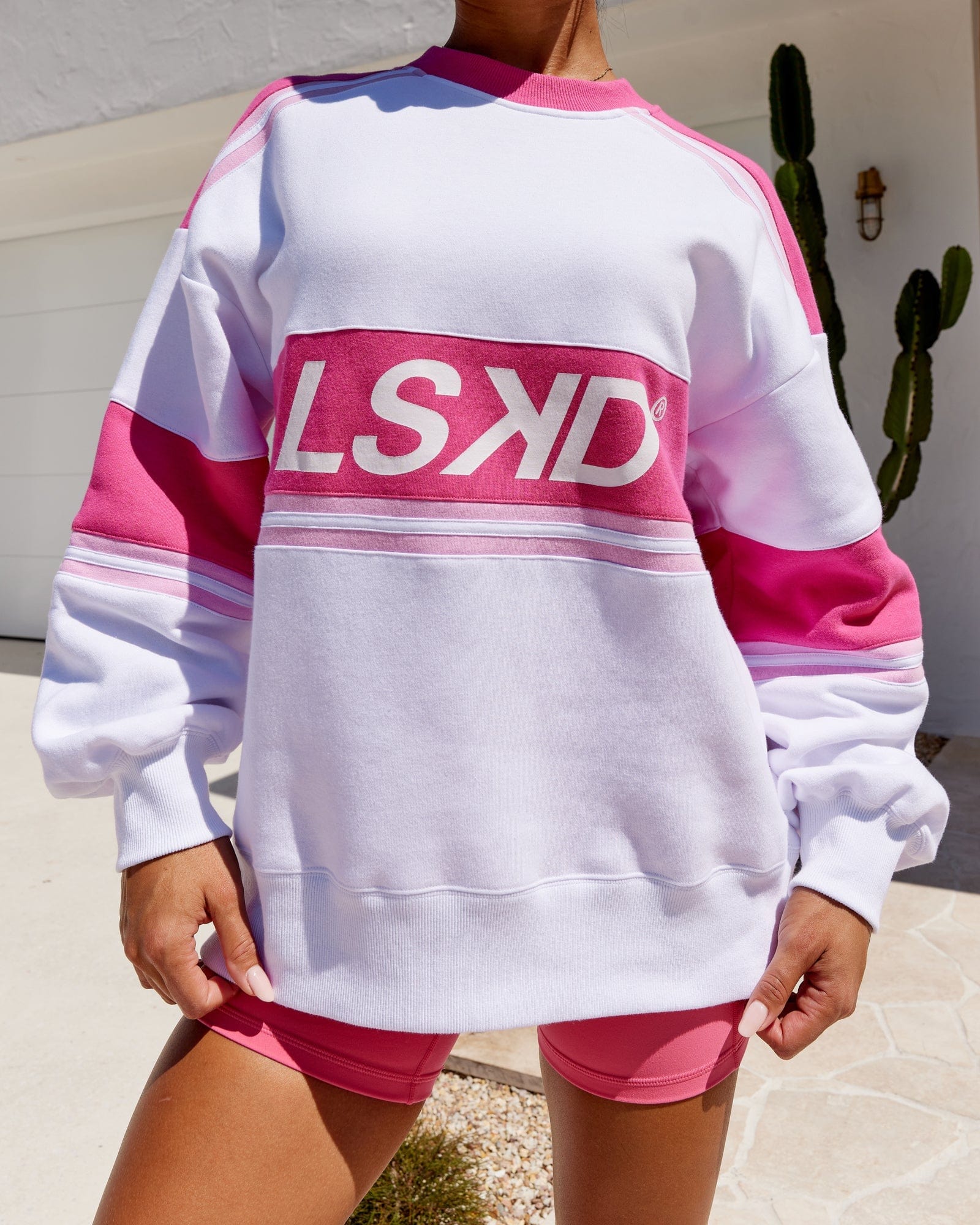 Model wearing A-Team Sweater Oversize - White-Flamingo