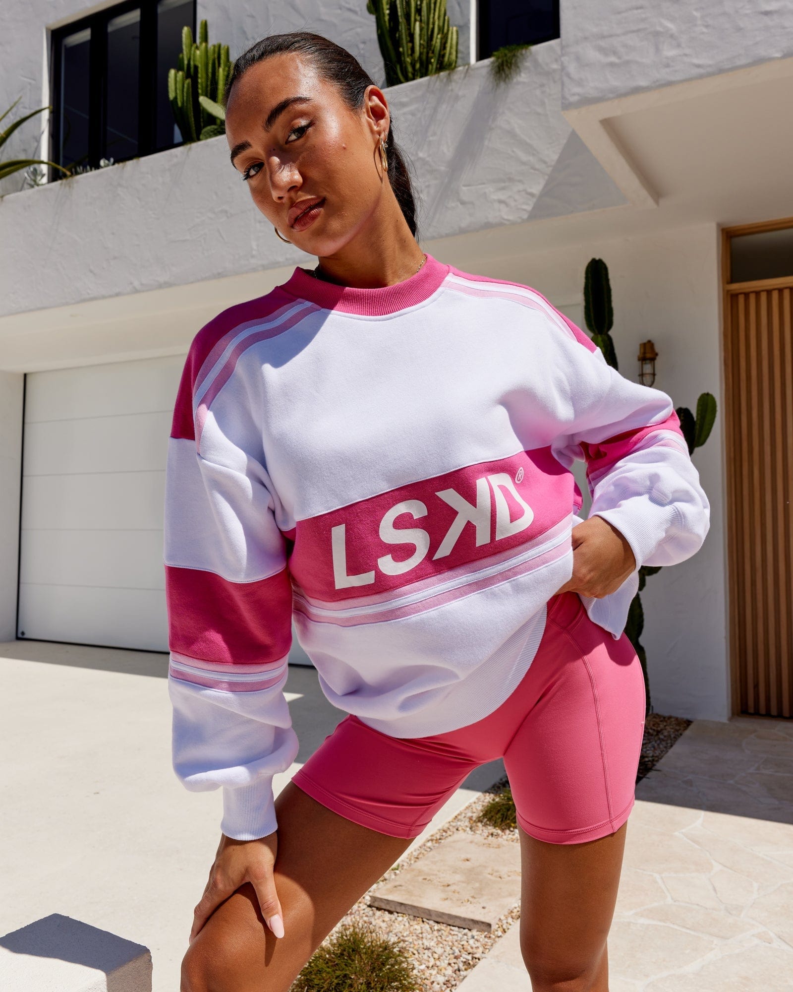 Model wearing A-Team Sweater Oversize - White-Flamingo