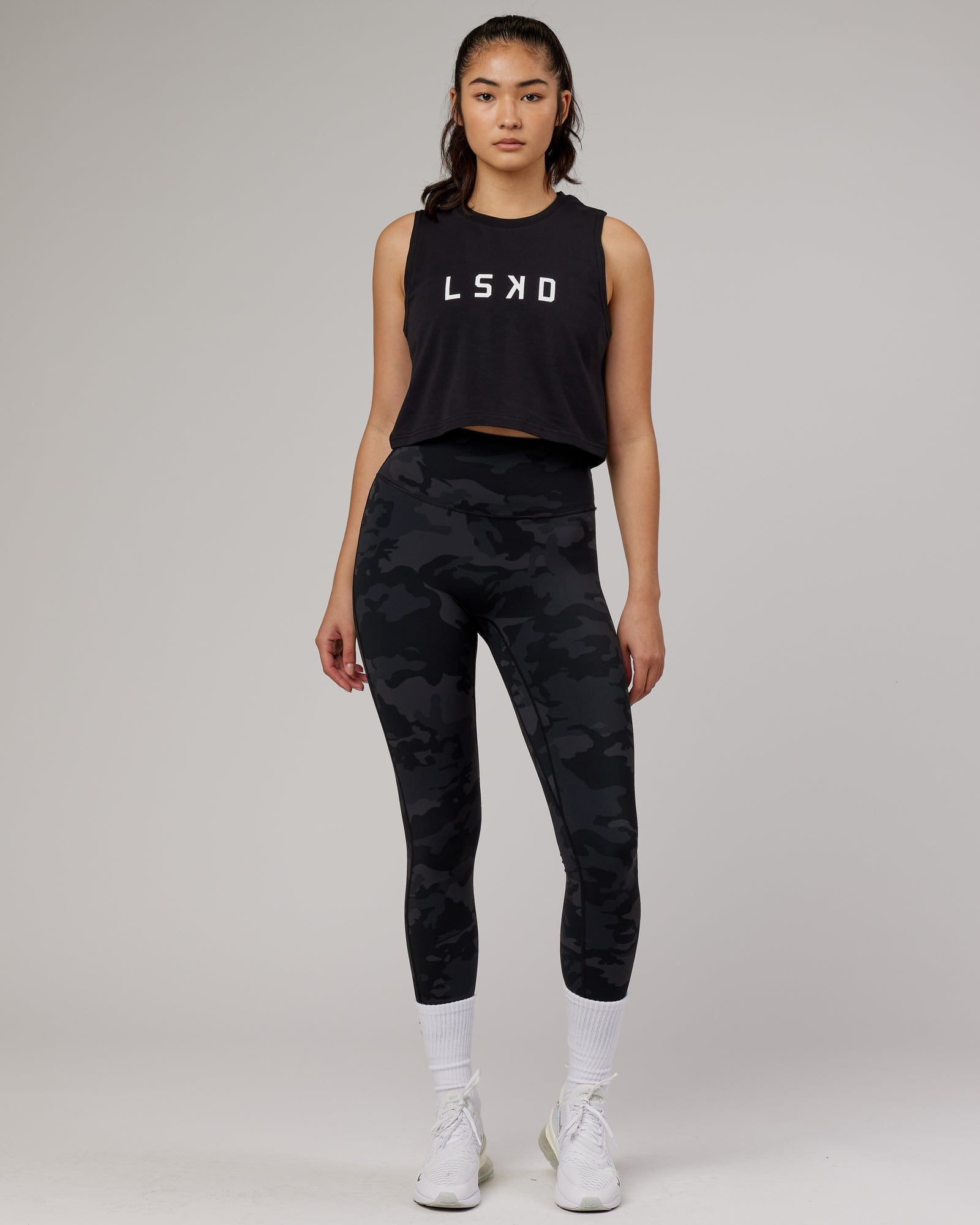 Model wearing Agile FLXCotton  Tank - Black