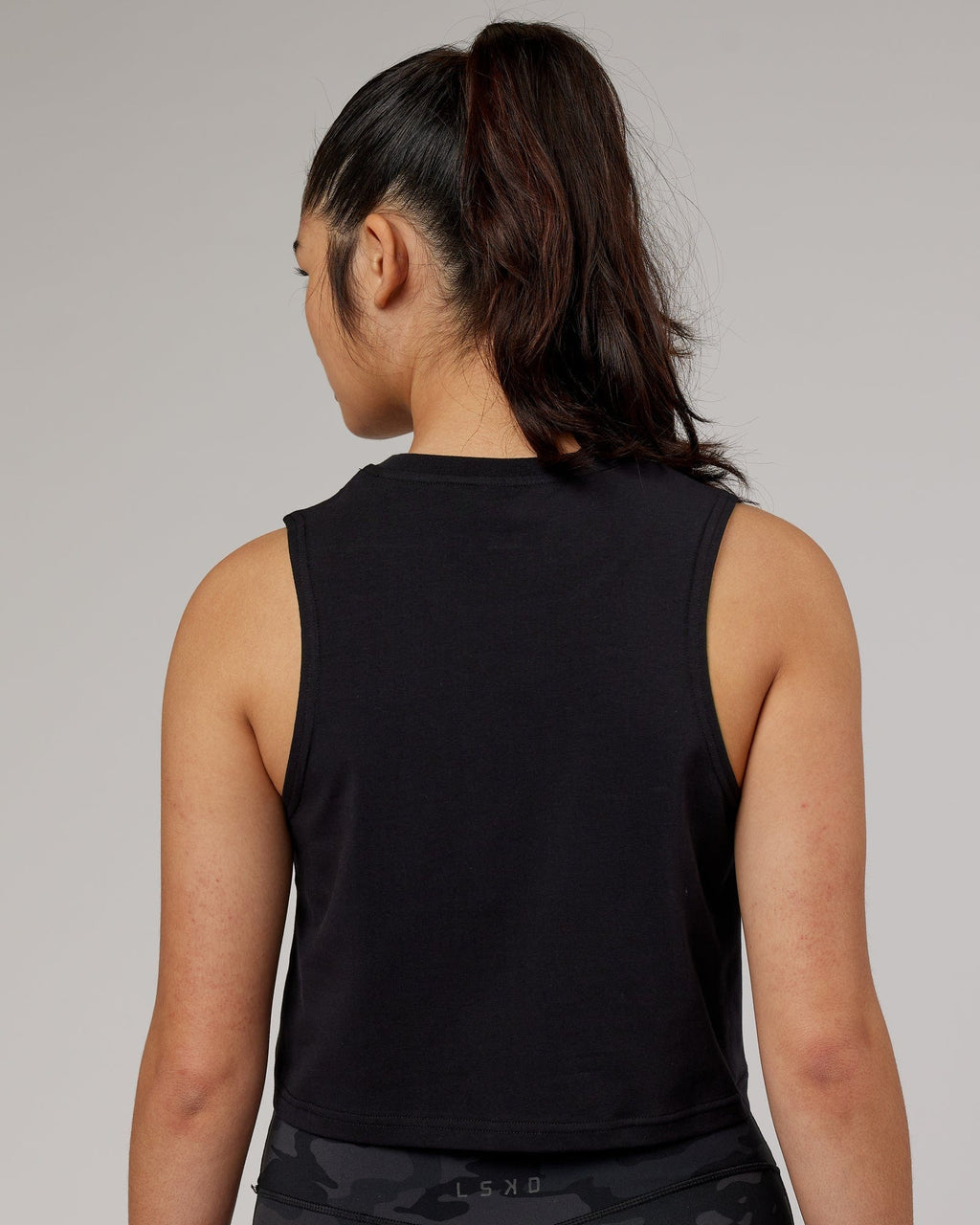 Model wearing Agile FLXCotton  Tank - Black