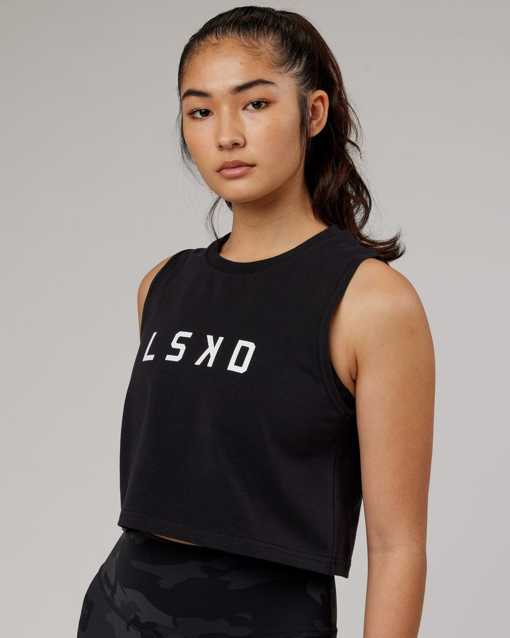 Model wearing Agile FLXCotton  Tank - Black