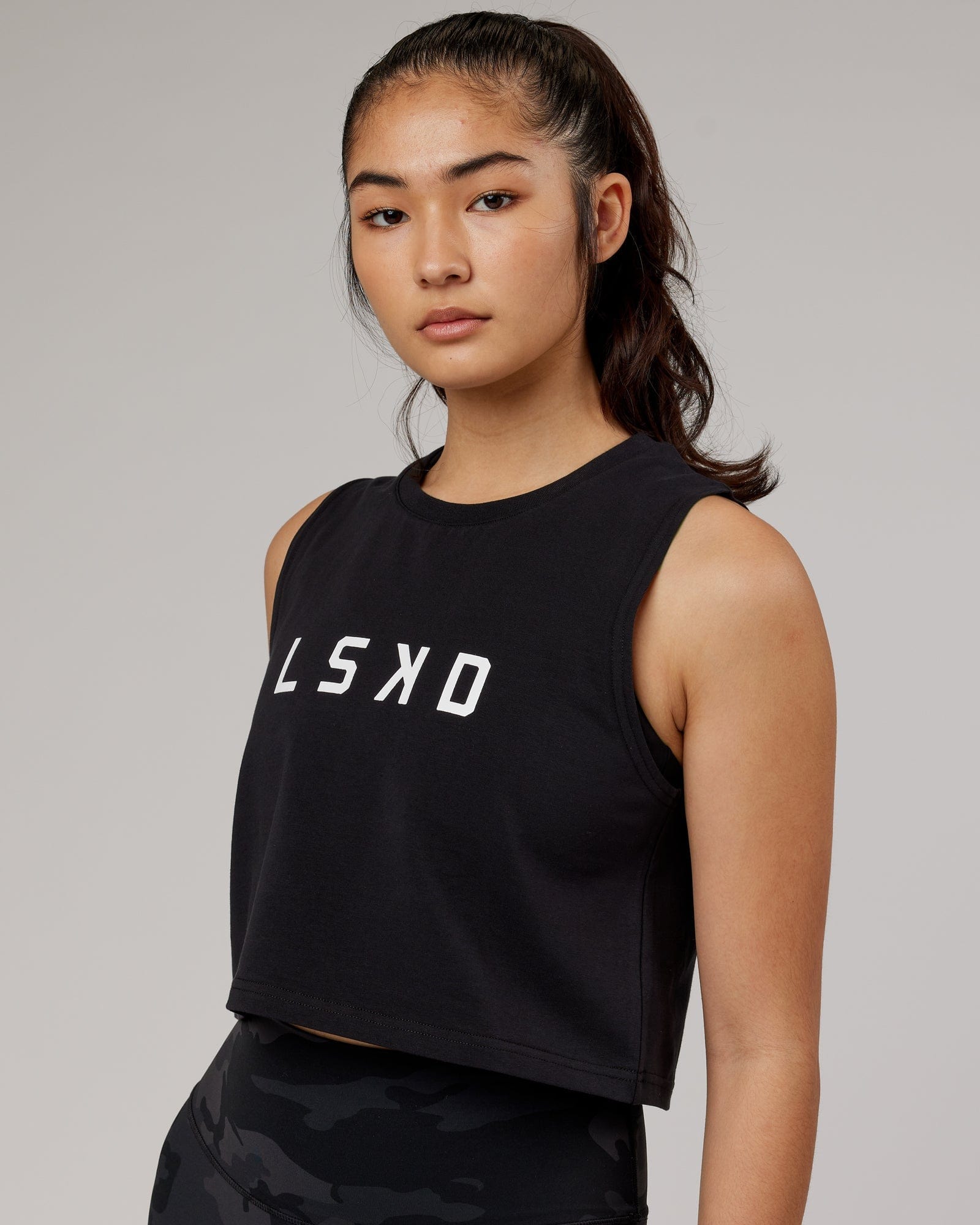 Model wearing Agile FLXCotton  Tank - Black