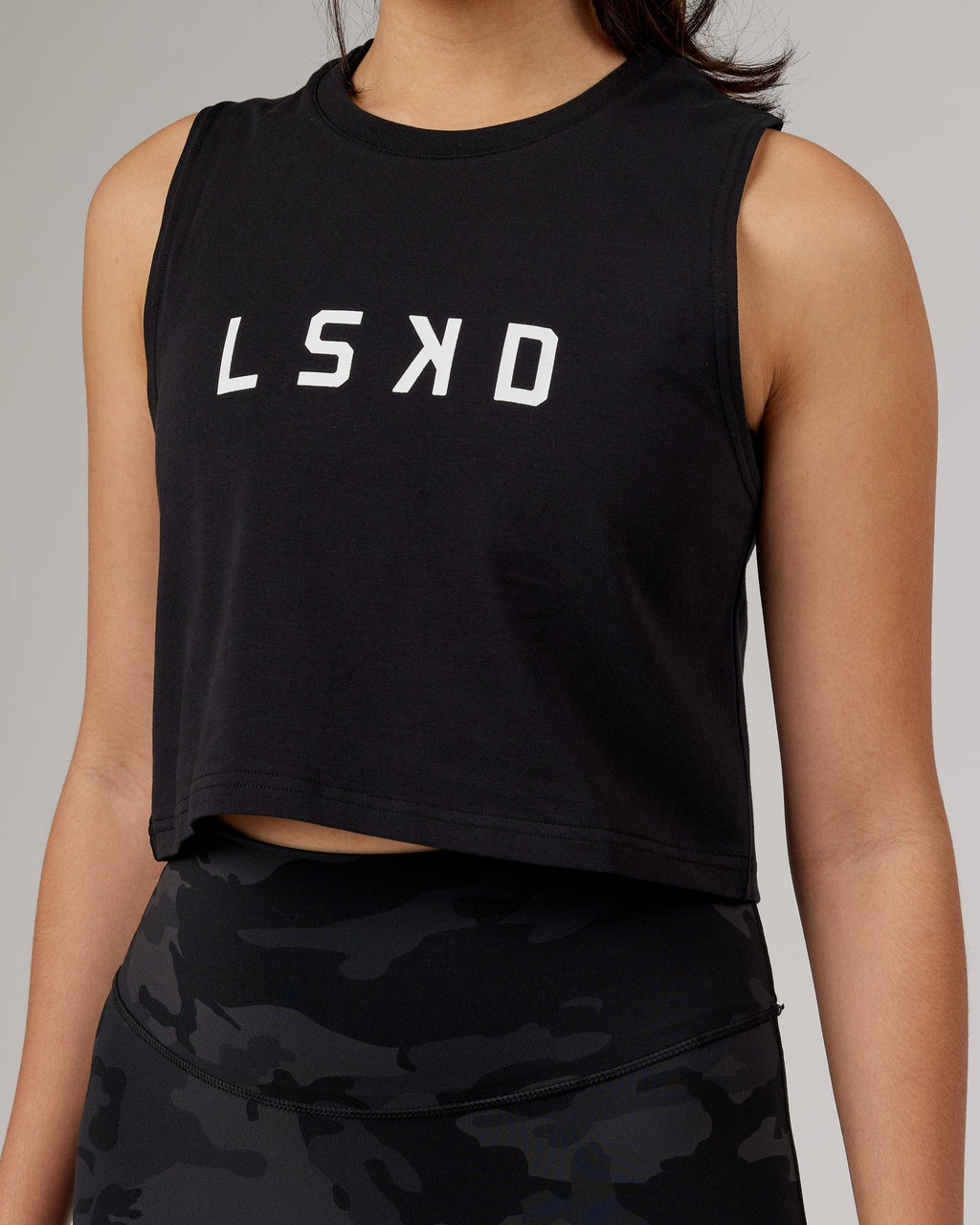 Model wearing Agile FLXCotton  Tank - Black