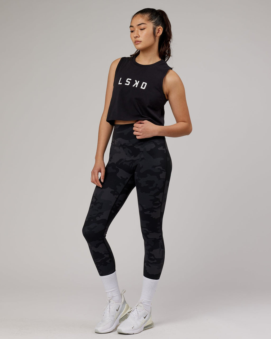 Model wearing Agile FLXCotton  Tank - Black