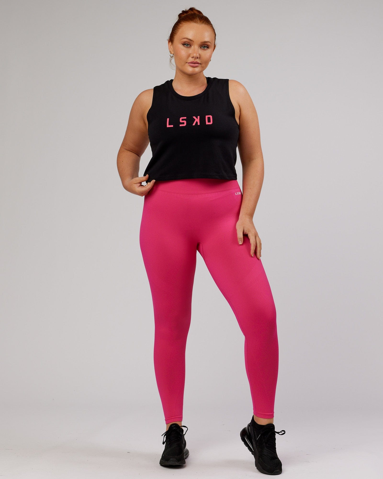 Model wearing Agile FLXCotton Tank - Black-Boysenberry