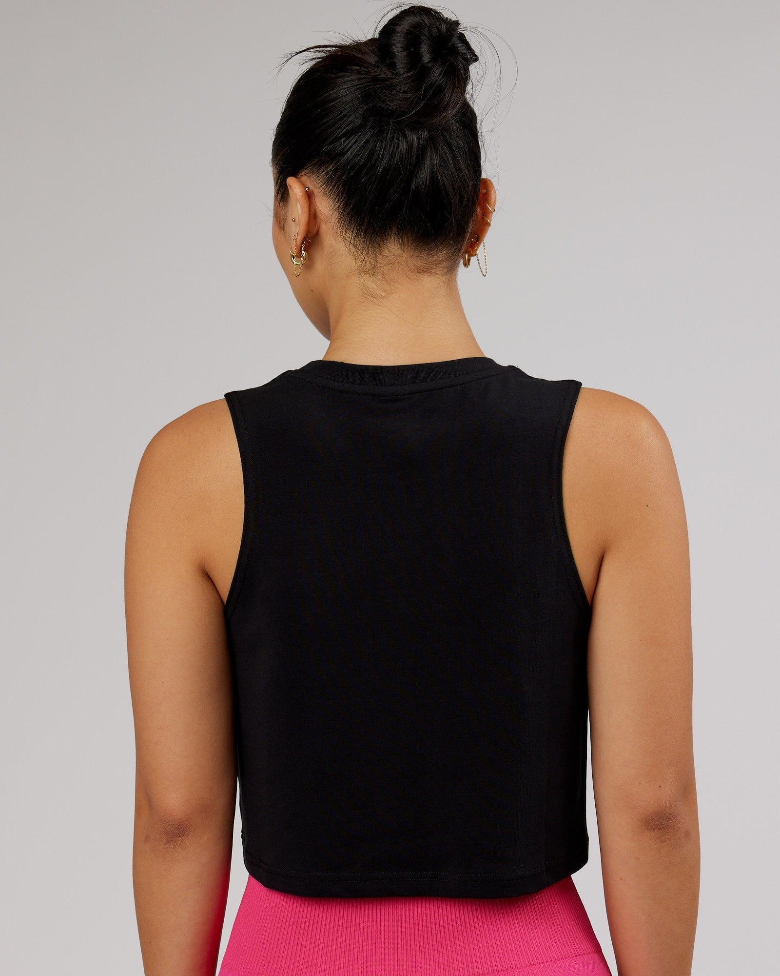 Model wearing Agile FLXCotton Tank - Black-Magenta