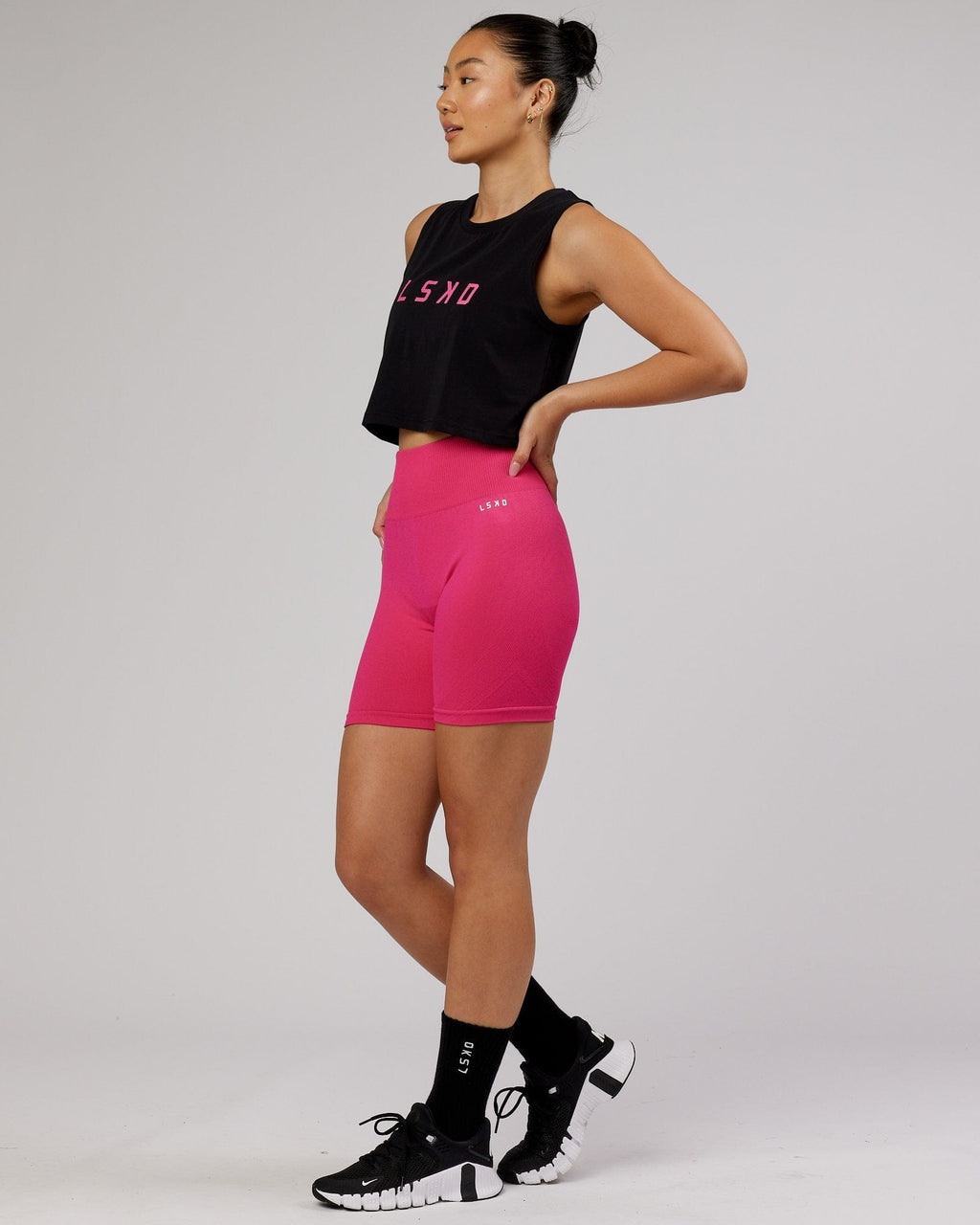 Model wearing Agile FLXCotton Tank - Black-Magenta