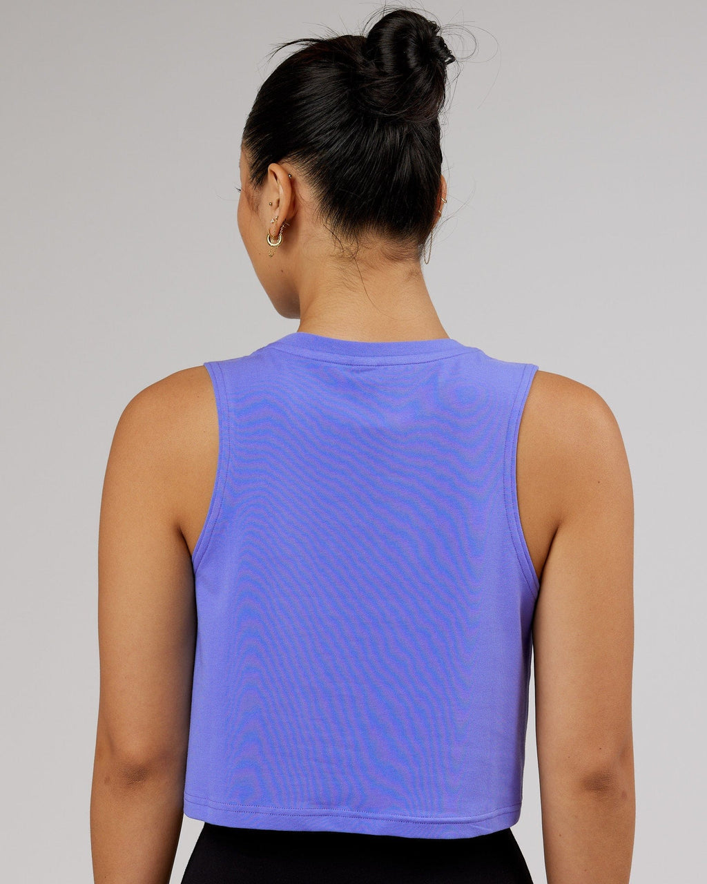 Model wearing Agile FLXCotton Tank - Cornflower Blue-White
