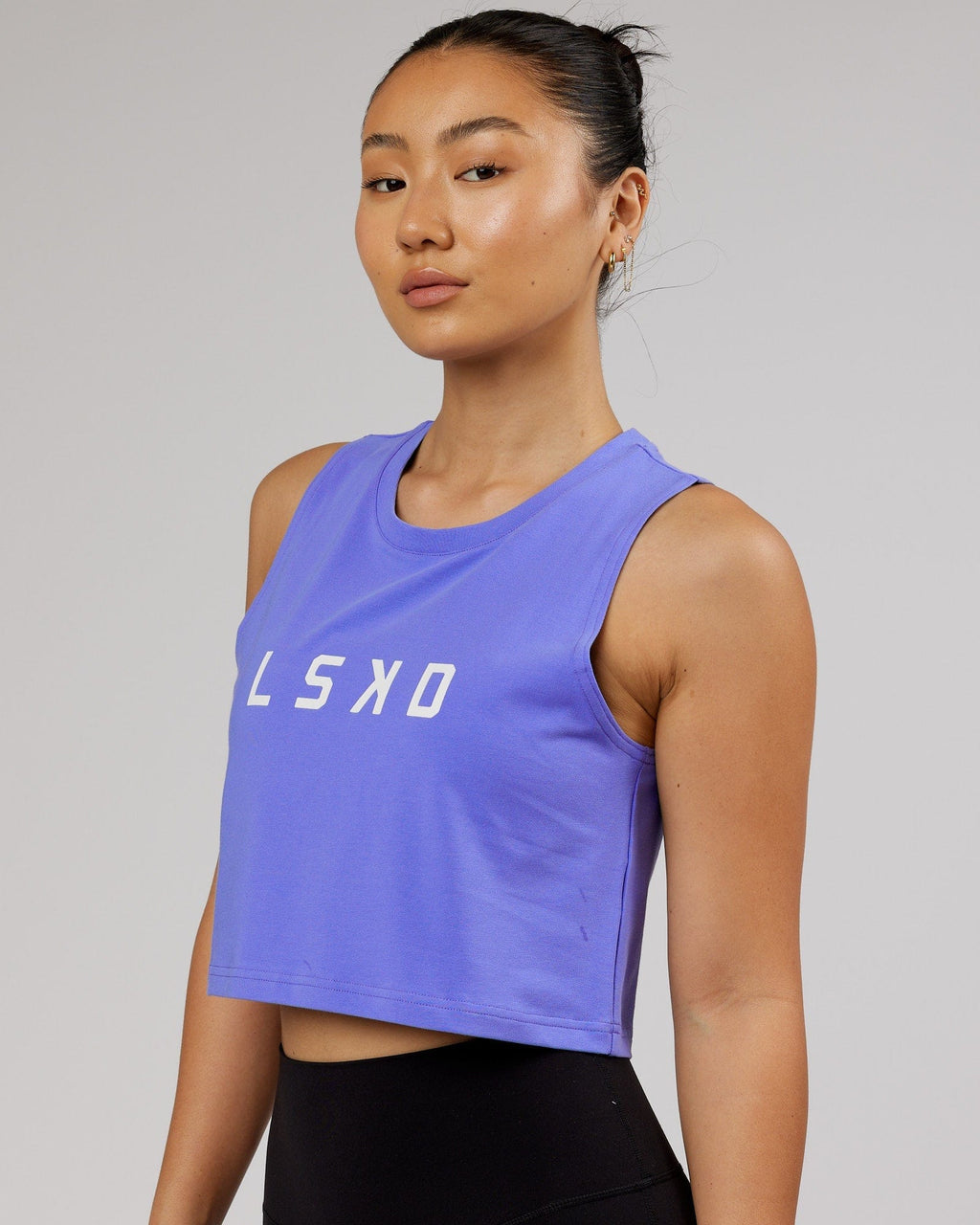 Model wearing Agile FLXCotton Tank - Cornflower Blue-White