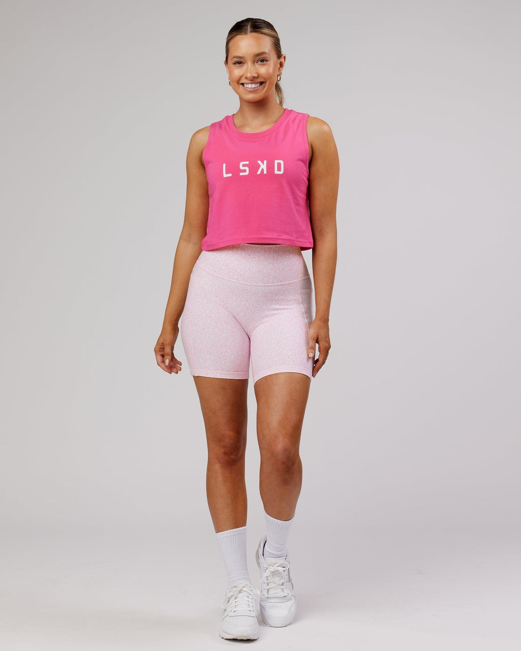 Model wearing Agile FLXCotton Tank - Flamingo