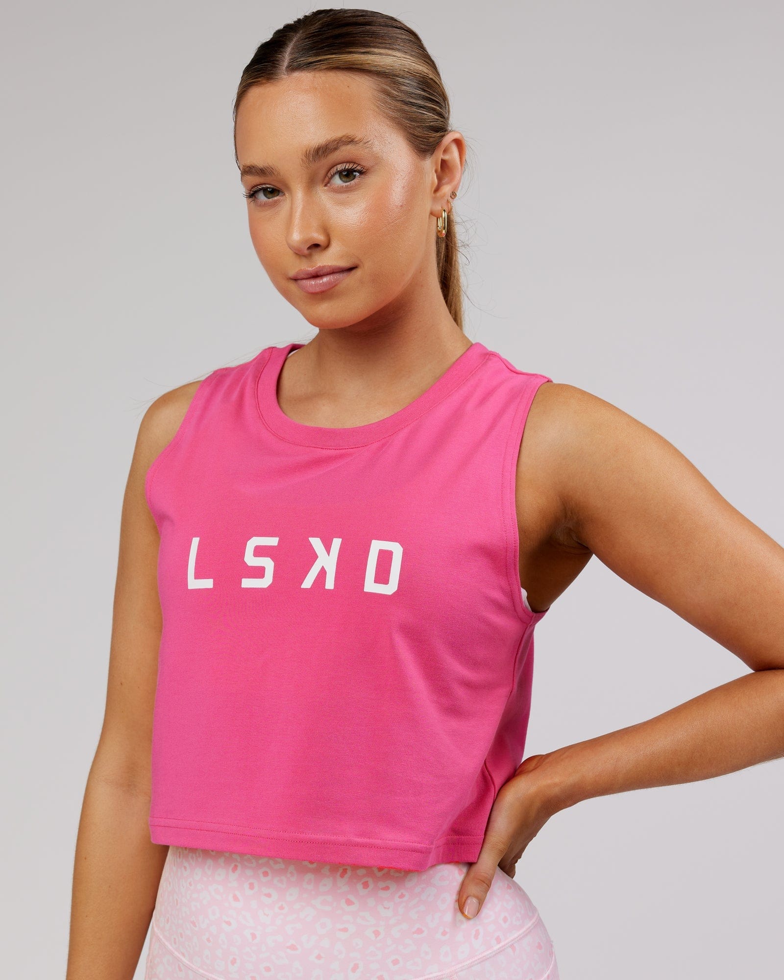 Model wearing Agile FLXCotton Tank - Flamingo