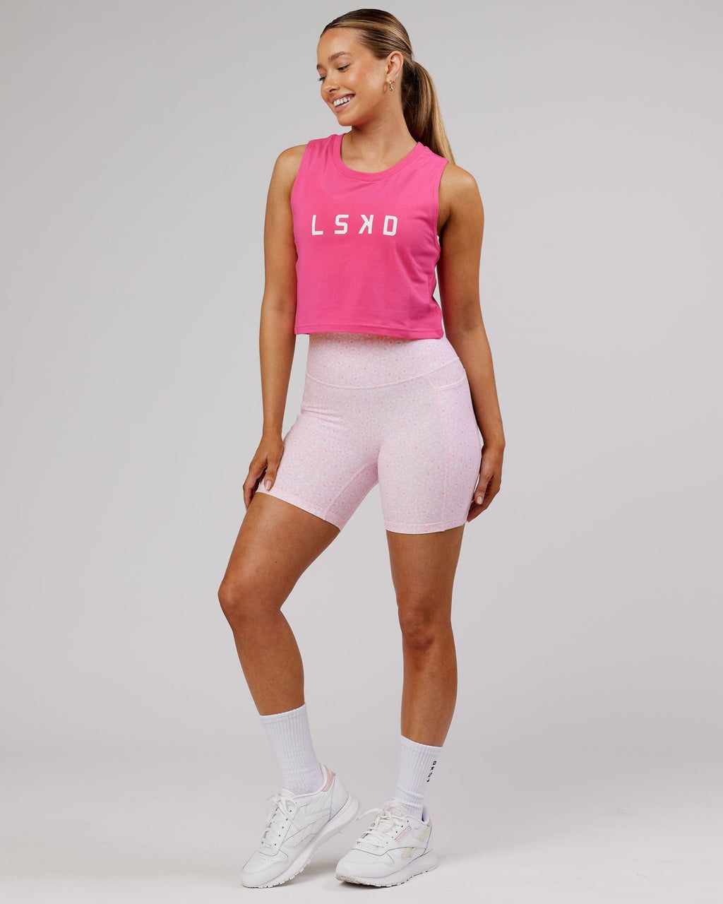 Model wearing Agile FLXCotton Tank - Flamingo