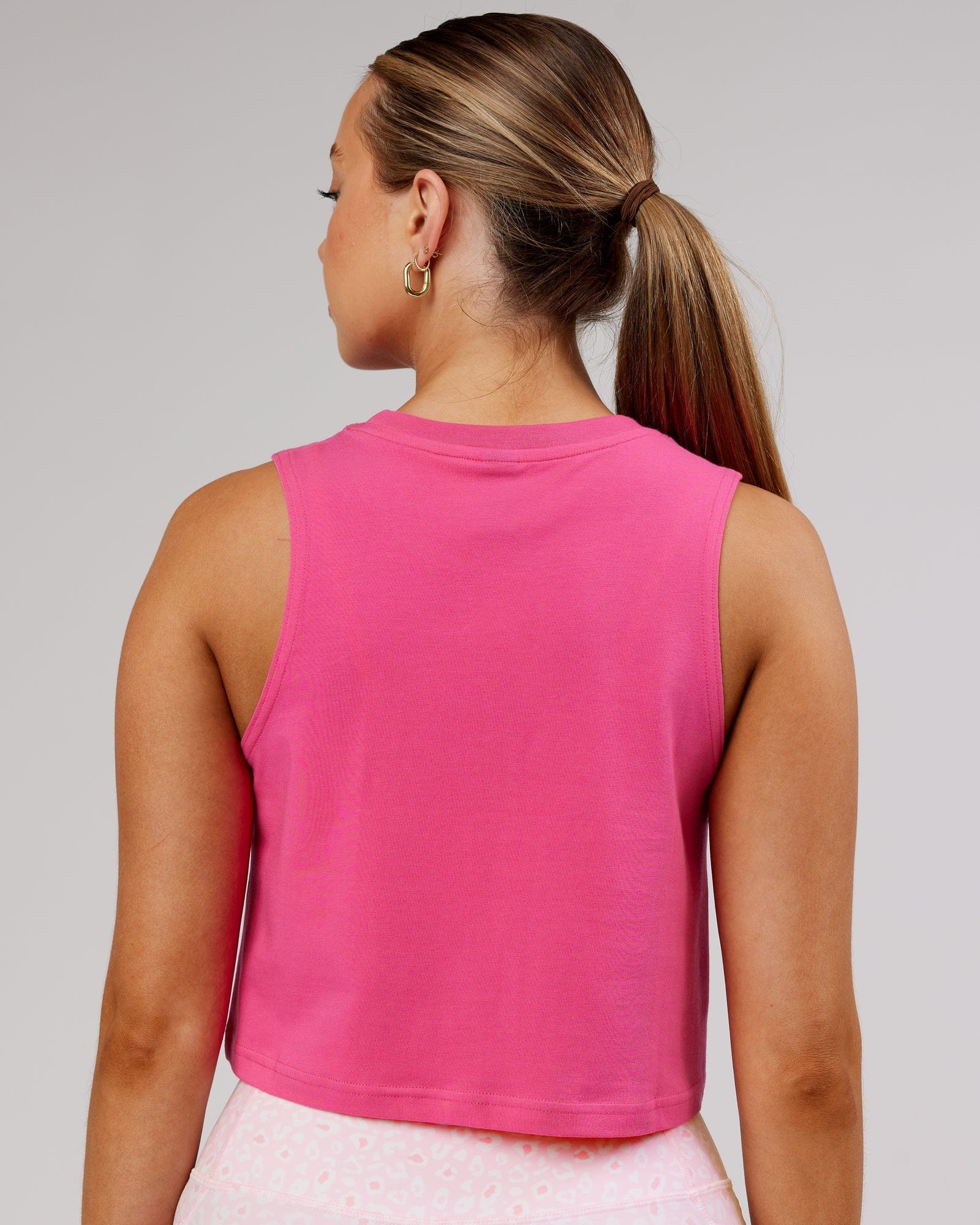 Model wearing Agile FLXCotton Tank - Flamingo