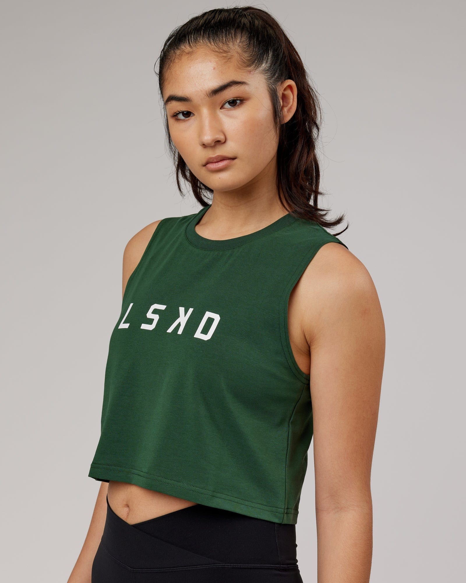 Model wearing Agile FLXCotton  Tank - Pineneedle