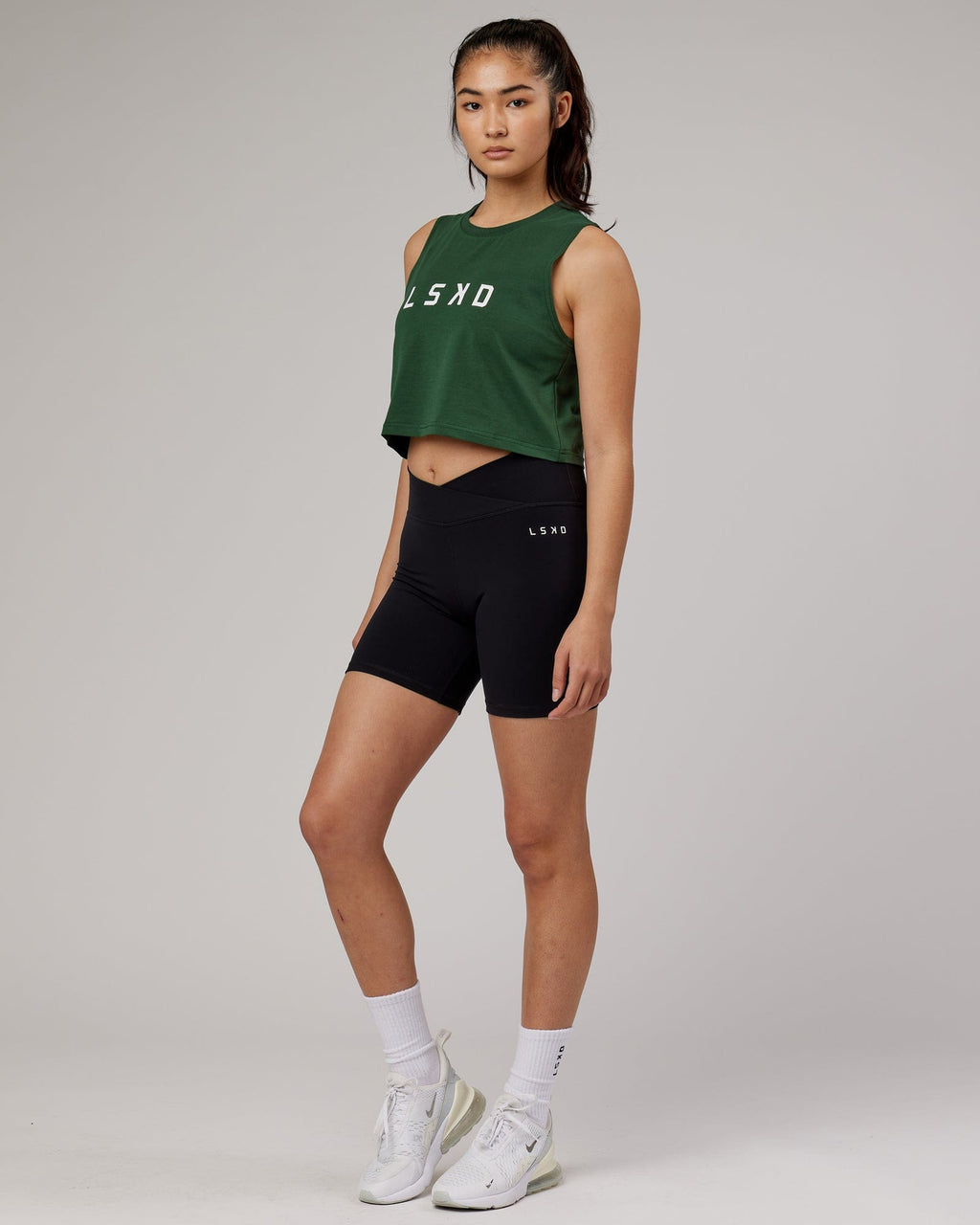 Model wearing Agile FLXCotton  Tank - Pineneedle