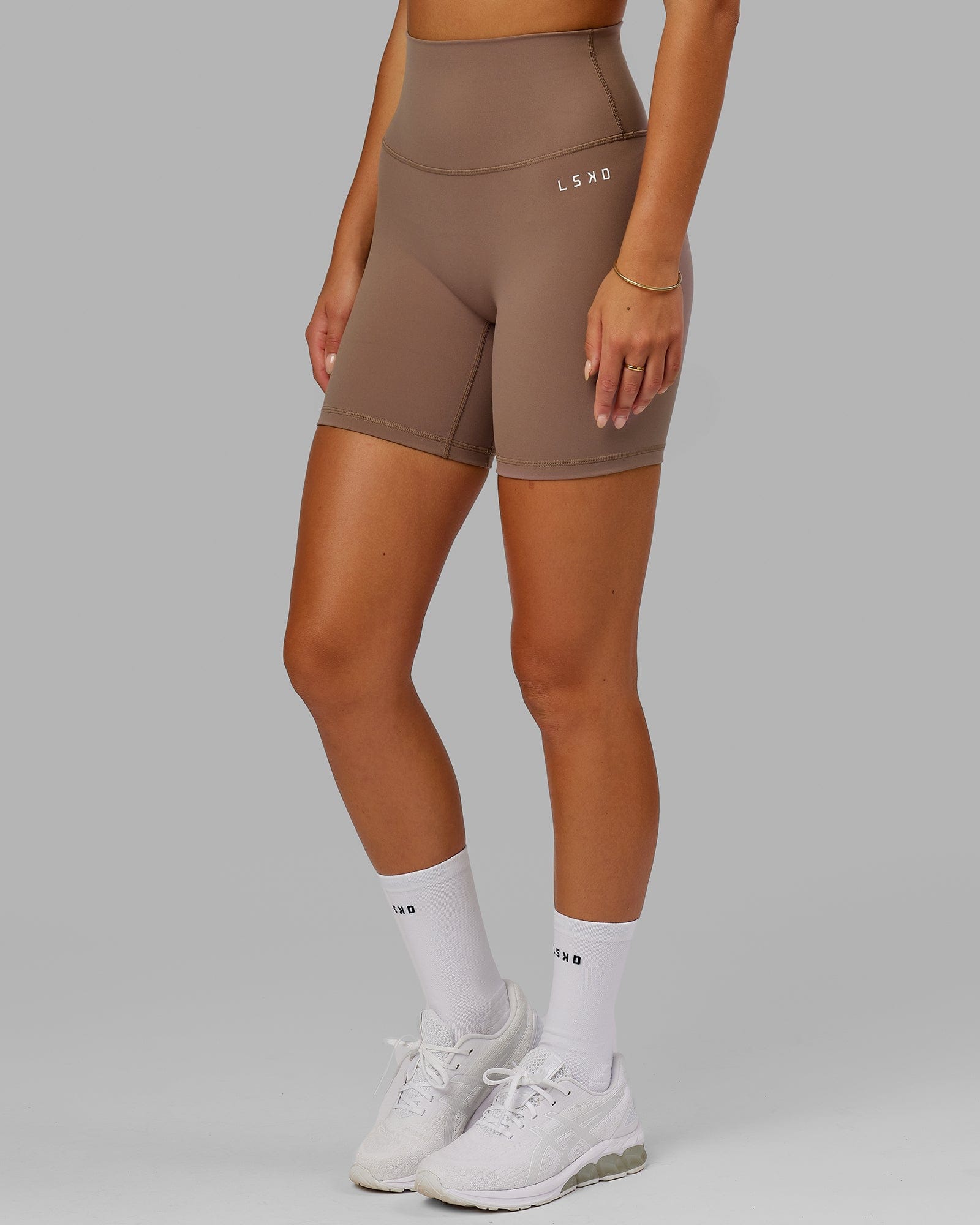 Model wearing Base 2.0 Mid Short Tight - Deep Taupe