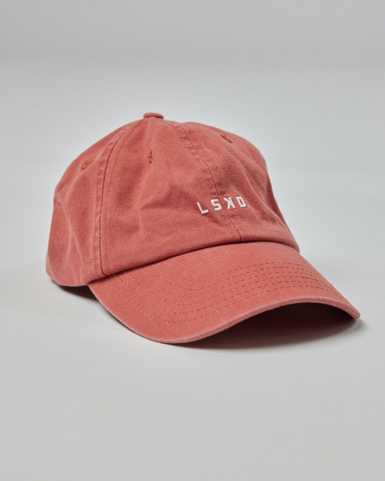 Model wearing Compact Cap - Marsala