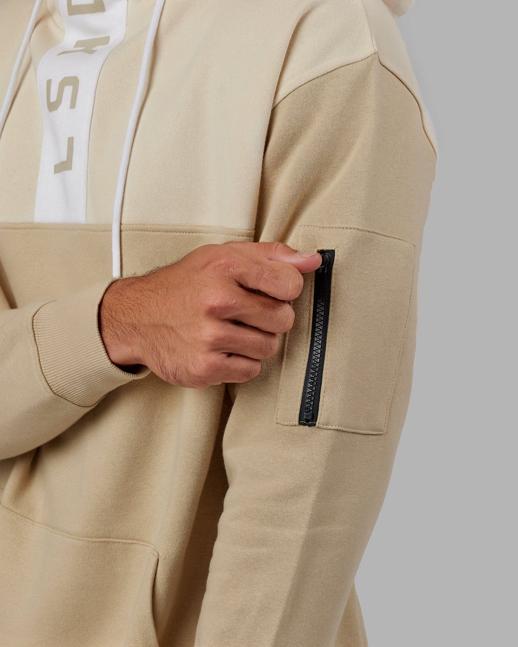 Model wearing Contrary Hoodie Oversize - Pale Khaki