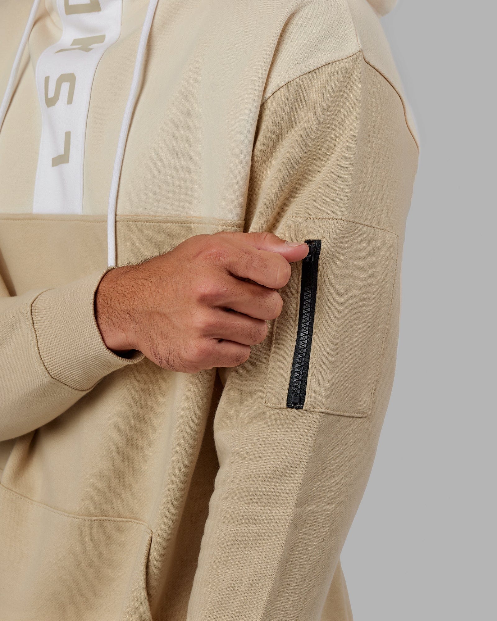 Model wearing Contrary Hoodie Oversize - Pale Khaki