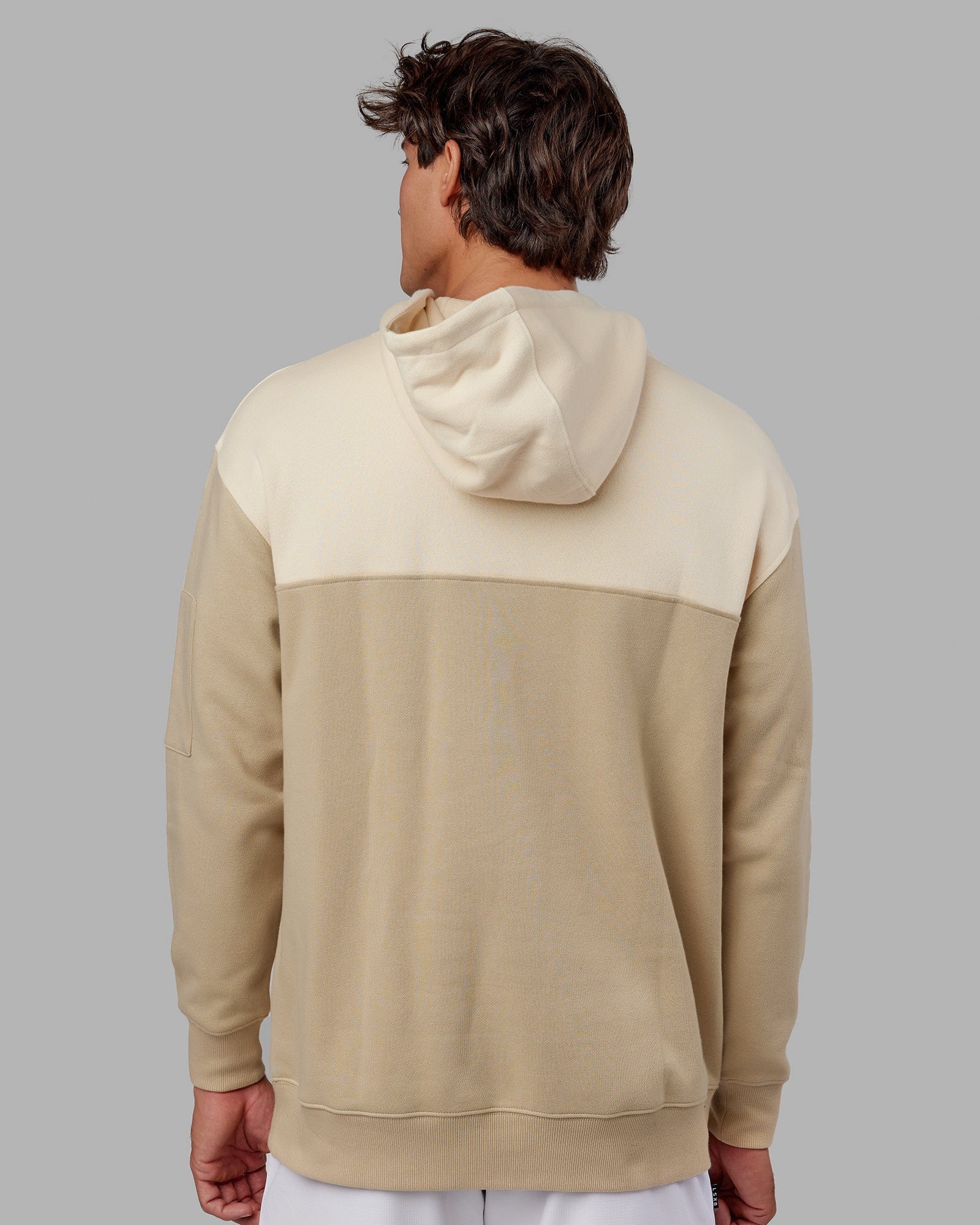 Model wearing Contrary Hoodie Oversize - Pale Khaki