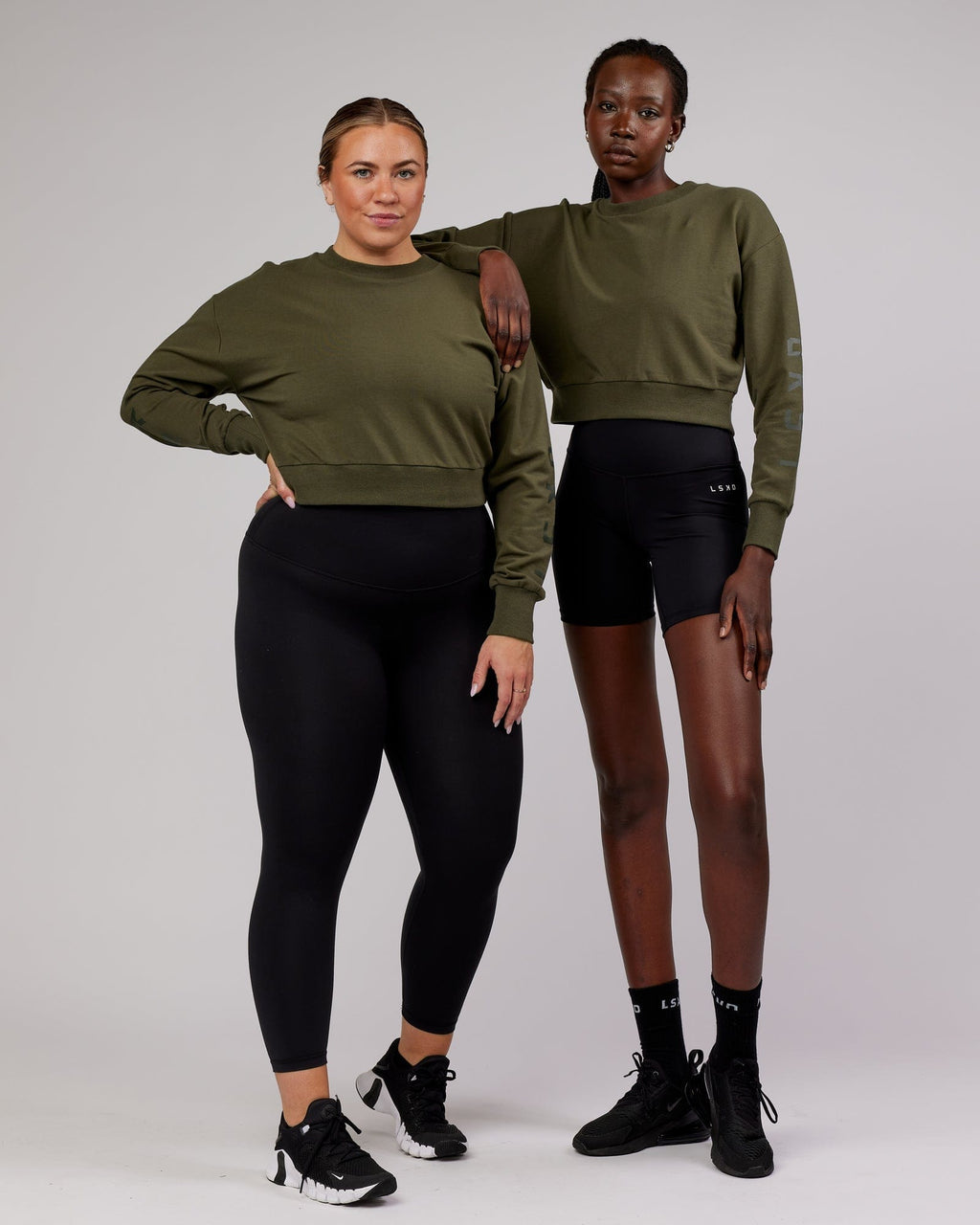 Model wearing Defender FLXFleece Sweater - Forest Night