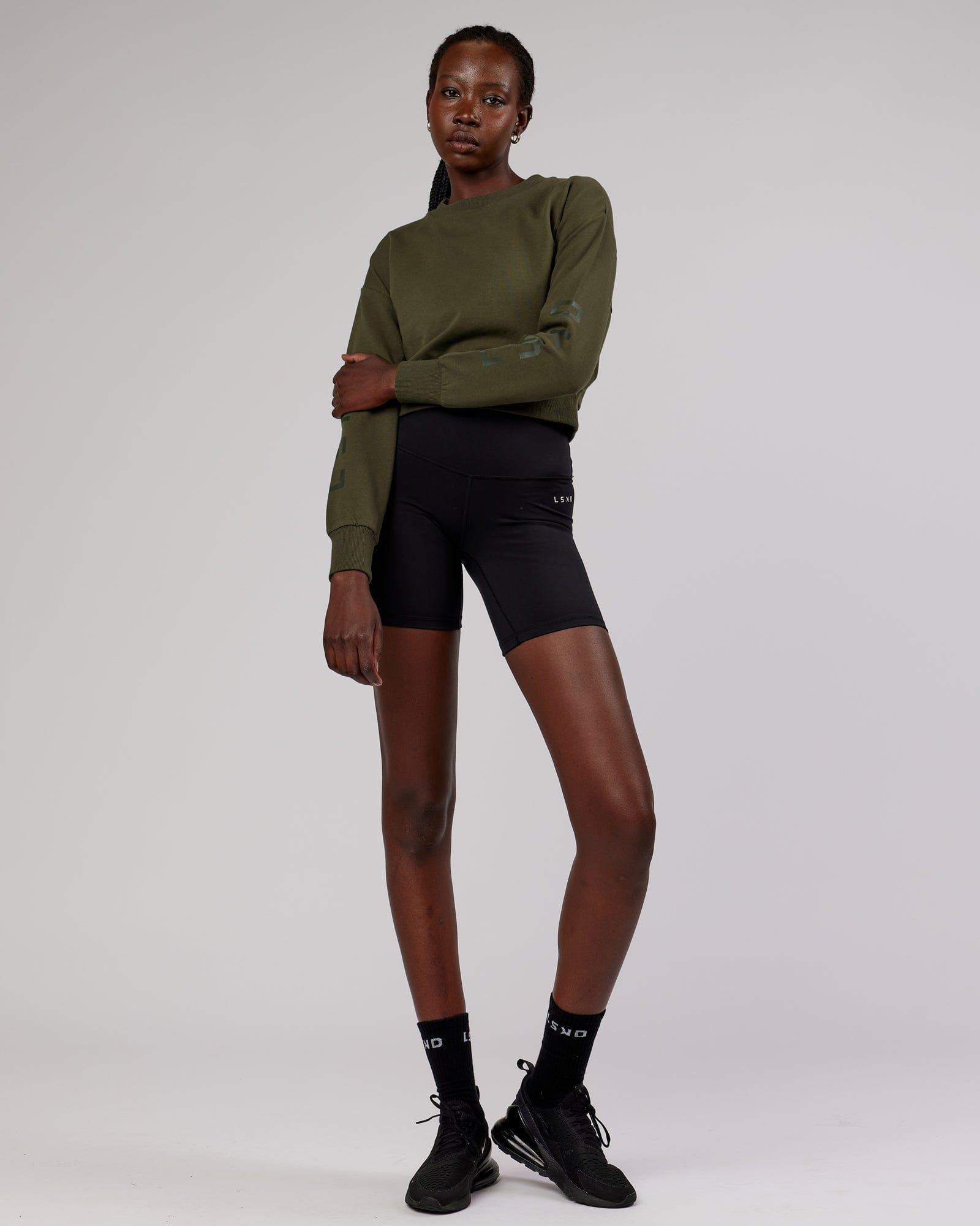 Model wearing Defender FLXFleece Sweater - Forest Night