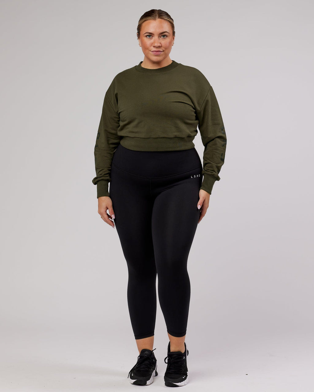 Model wearing Defender FLXFleece Sweater - Forest Night