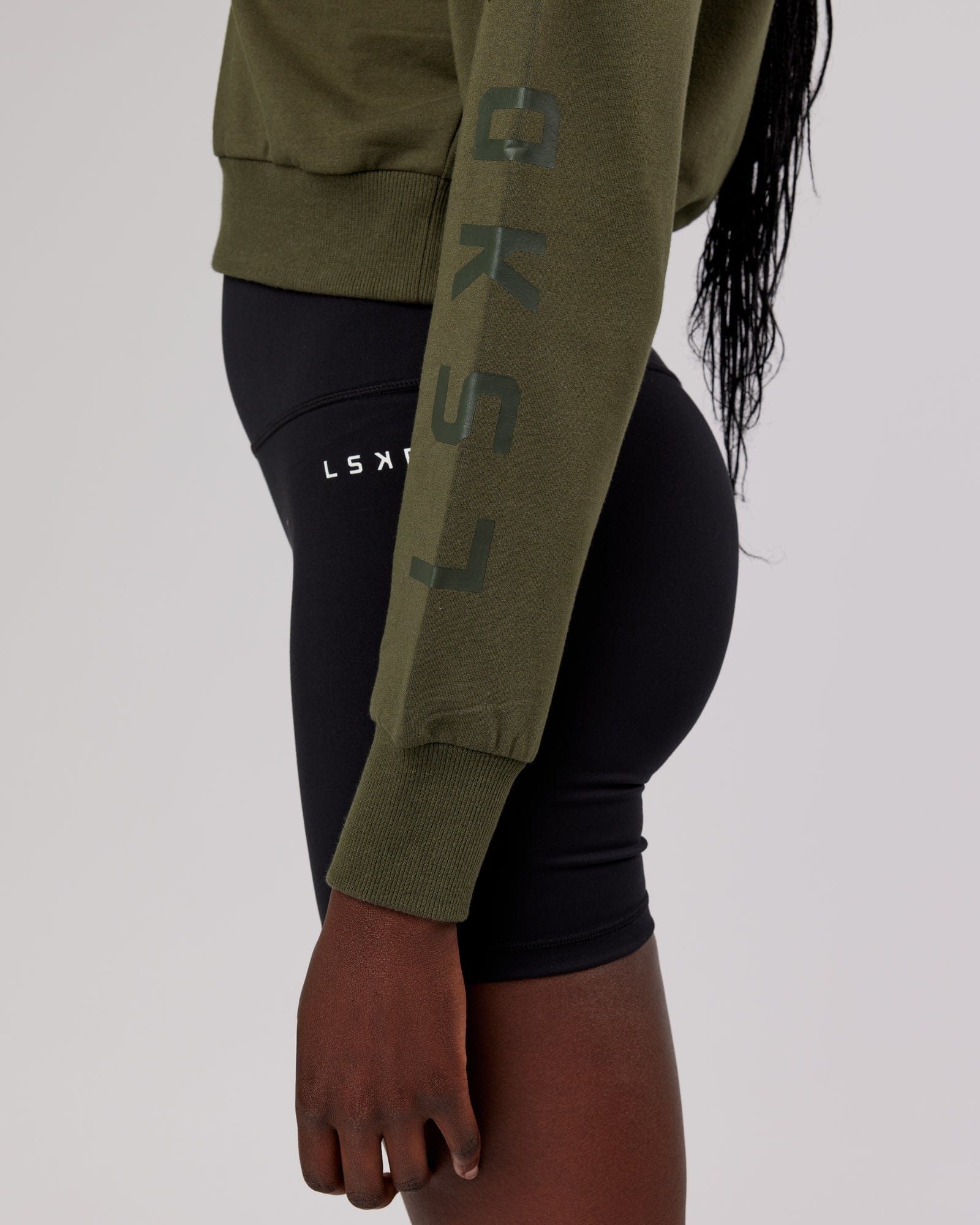 Model wearing Defender FLXFleece Sweater - Forest Night