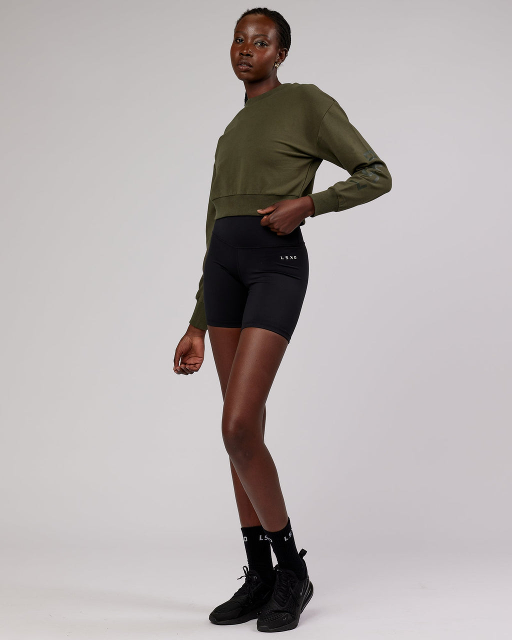 Model wearing Defender FLXFleece Sweater - Forest Night