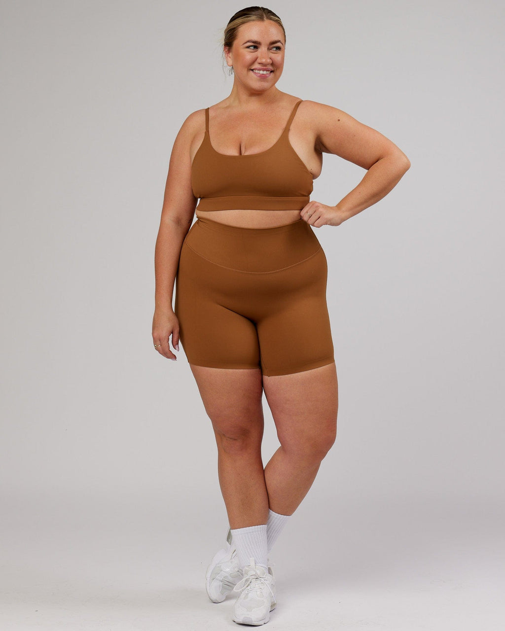 Model wearing Elixir Mid Short Tight - Camel