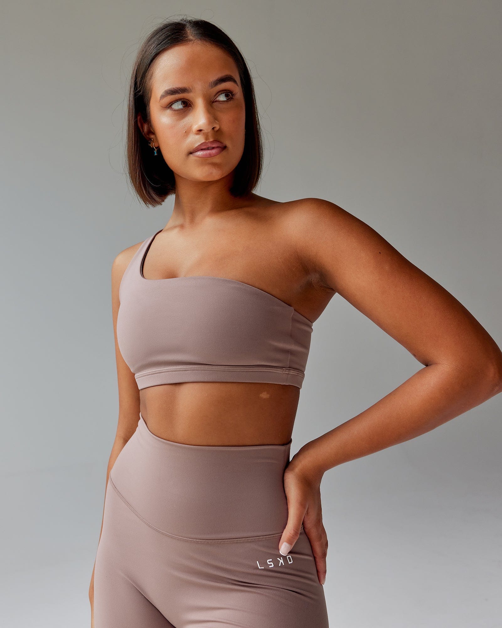 Model wearing Flex Sports Bra - Deep Taupe