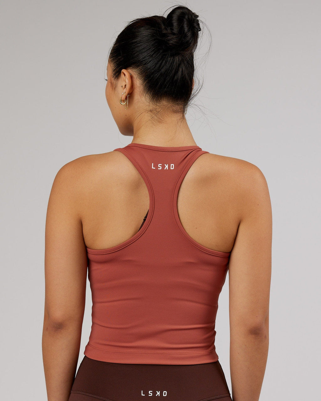 Model wearing Flow Performance Tank - Marsala