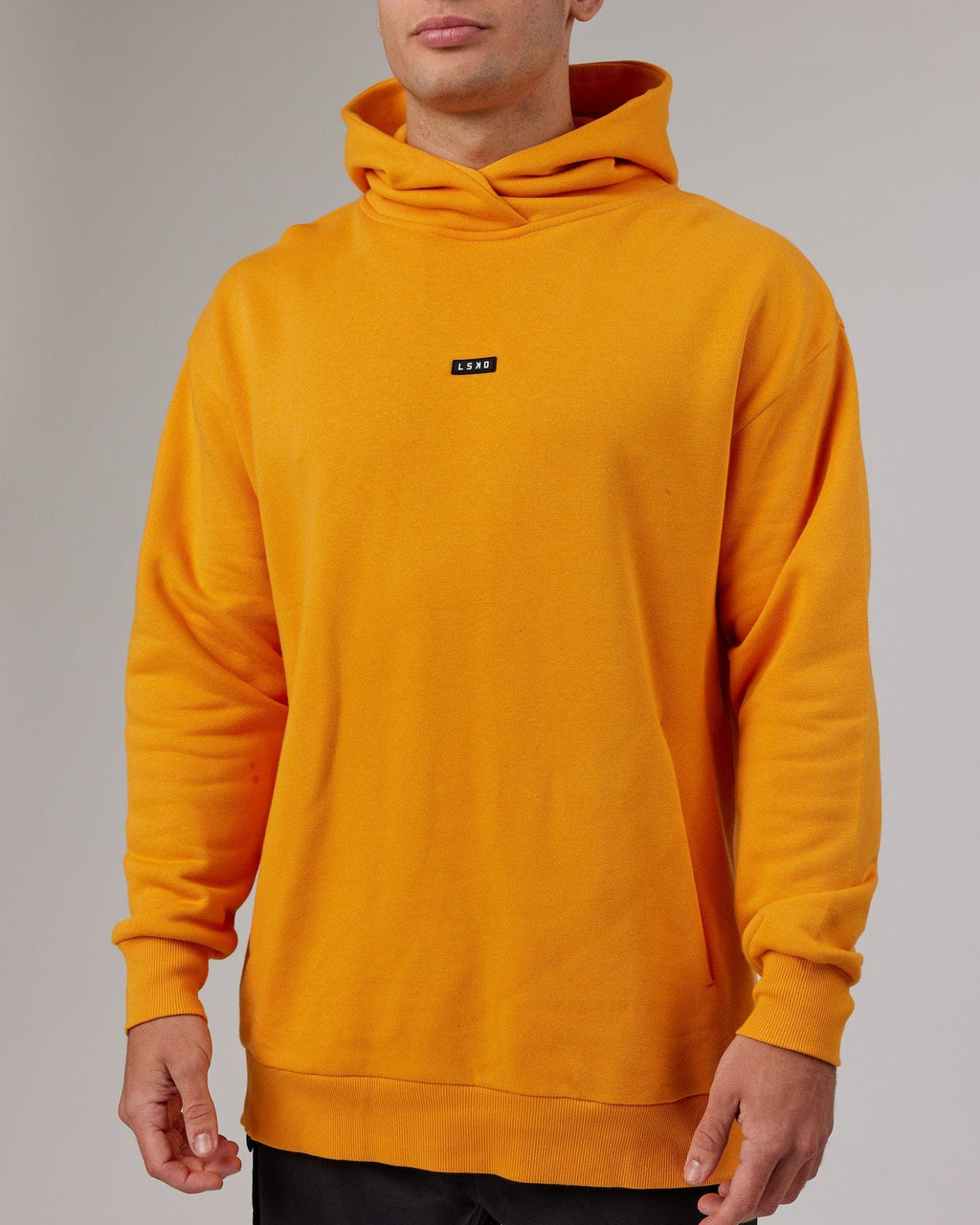 Model wearing Fundamental Hoodie Oversize - Butterscotch