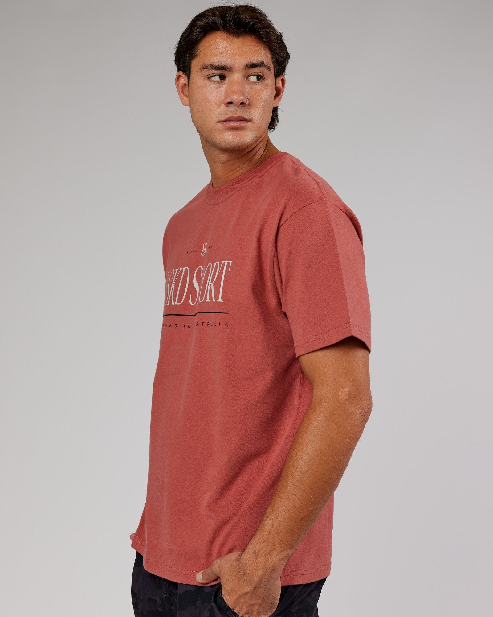 Model wearing Unisex Heritage Heavyweight Tee Oversize - Marsala