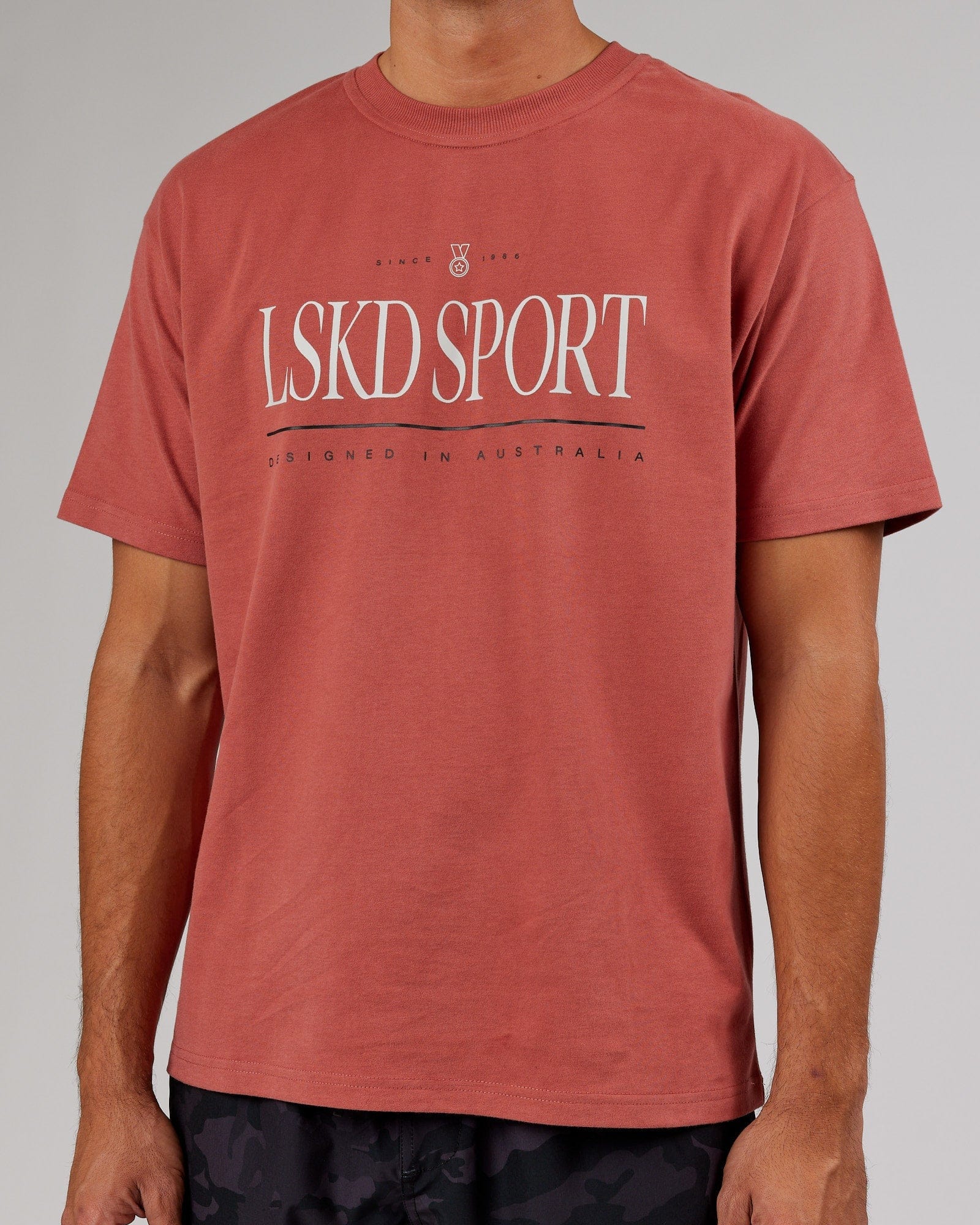 Model wearing Heritage Heavyweight Tee Oversize - Marsala