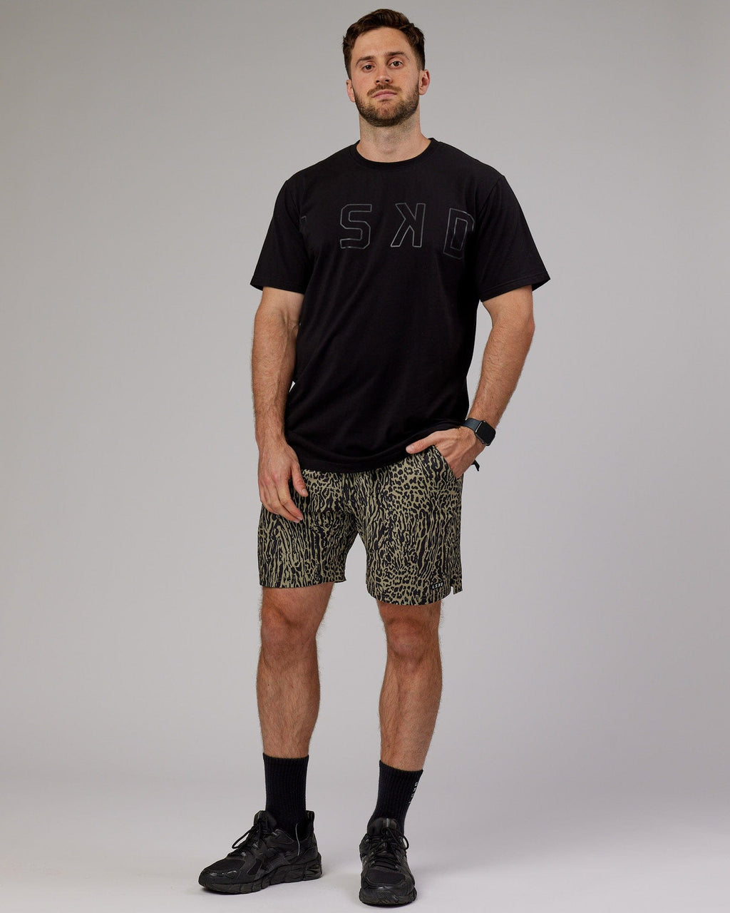 Model wearing Hunter 7" Performance Short - Laurel Oak-Black