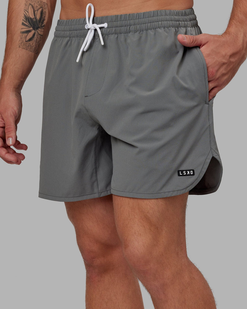Model wearing Hybrid 6" Performance Curve Hem Short - Graphite