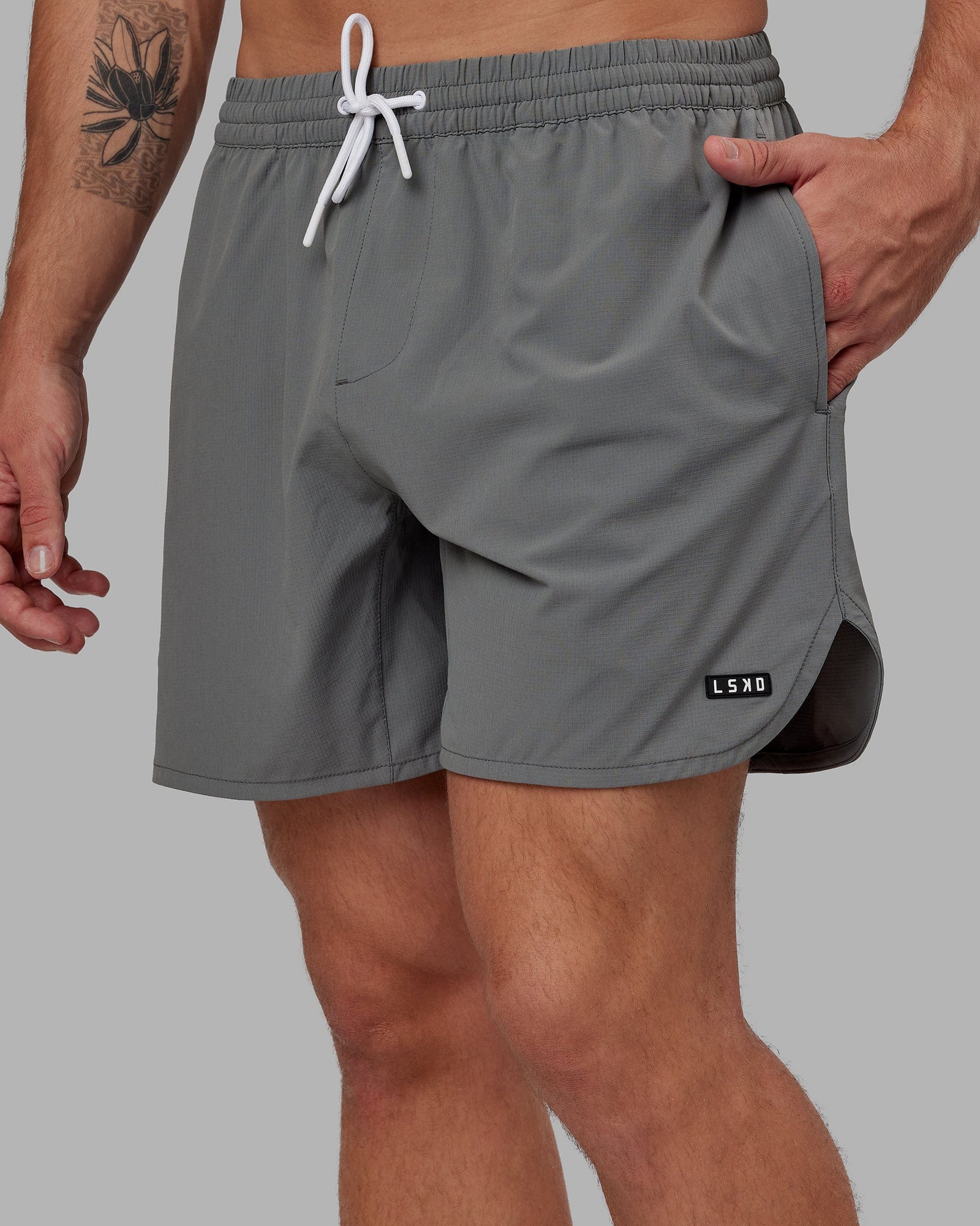 Model wearing Hybrid 6" Performance Curve Hem Short - Graphite