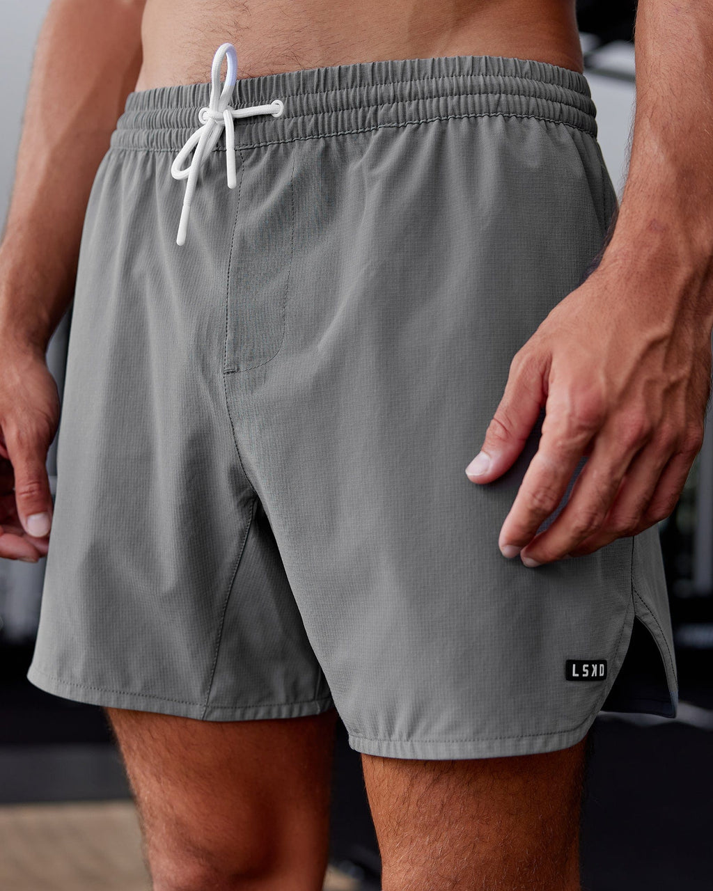 Model wearing Hybrid 6" Performance Curve Hem Short - Graphite