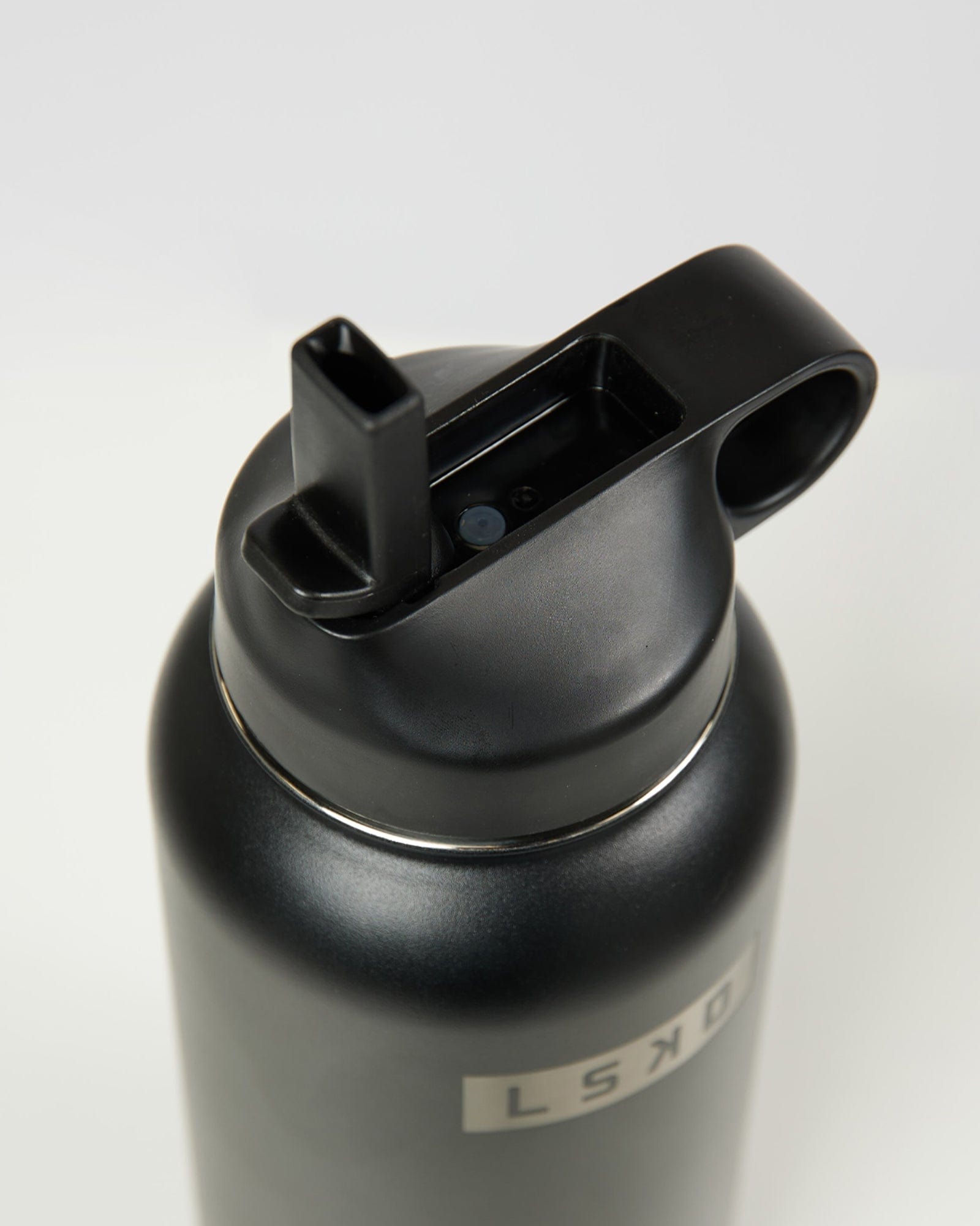 Model wearing Hydrosphere 32oz Insulated Metal Bottle - Black-Black