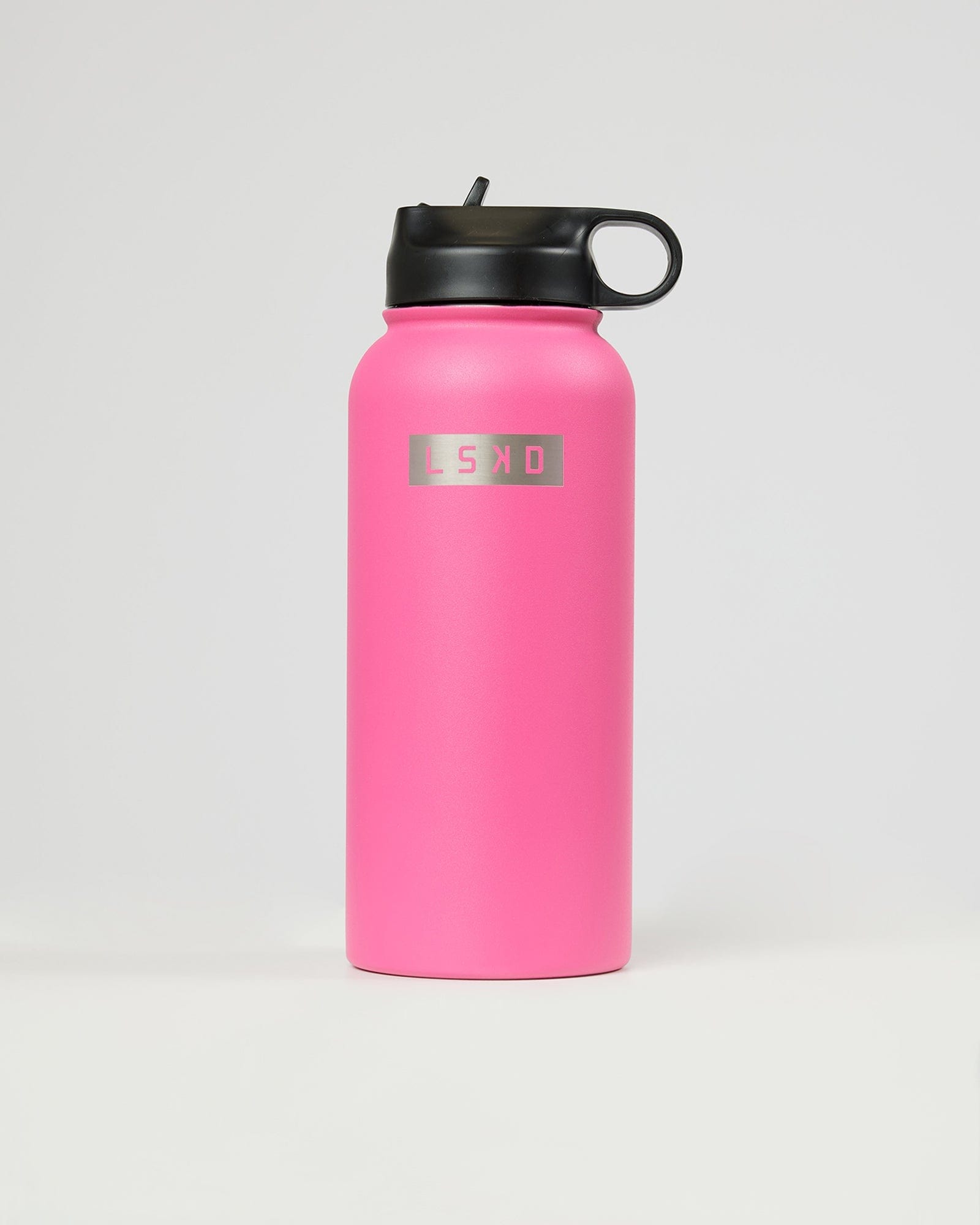 Model wearing Hydrosphere 32oz Insulated Metal Bottle - Flamingo