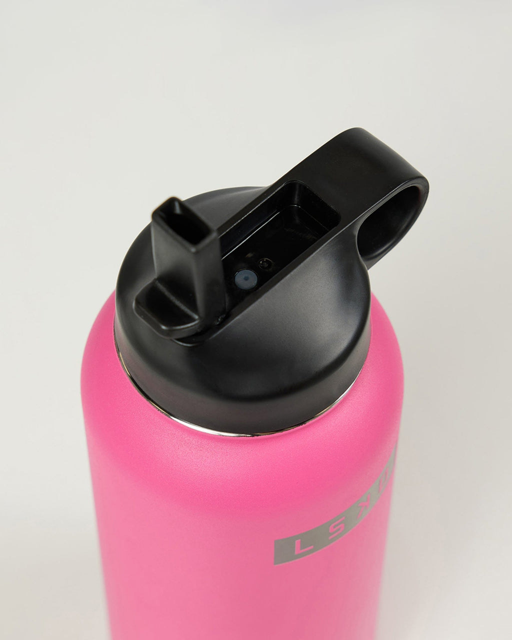 Model wearing Hydrosphere 32oz Insulated Metal Bottle - Flamingo